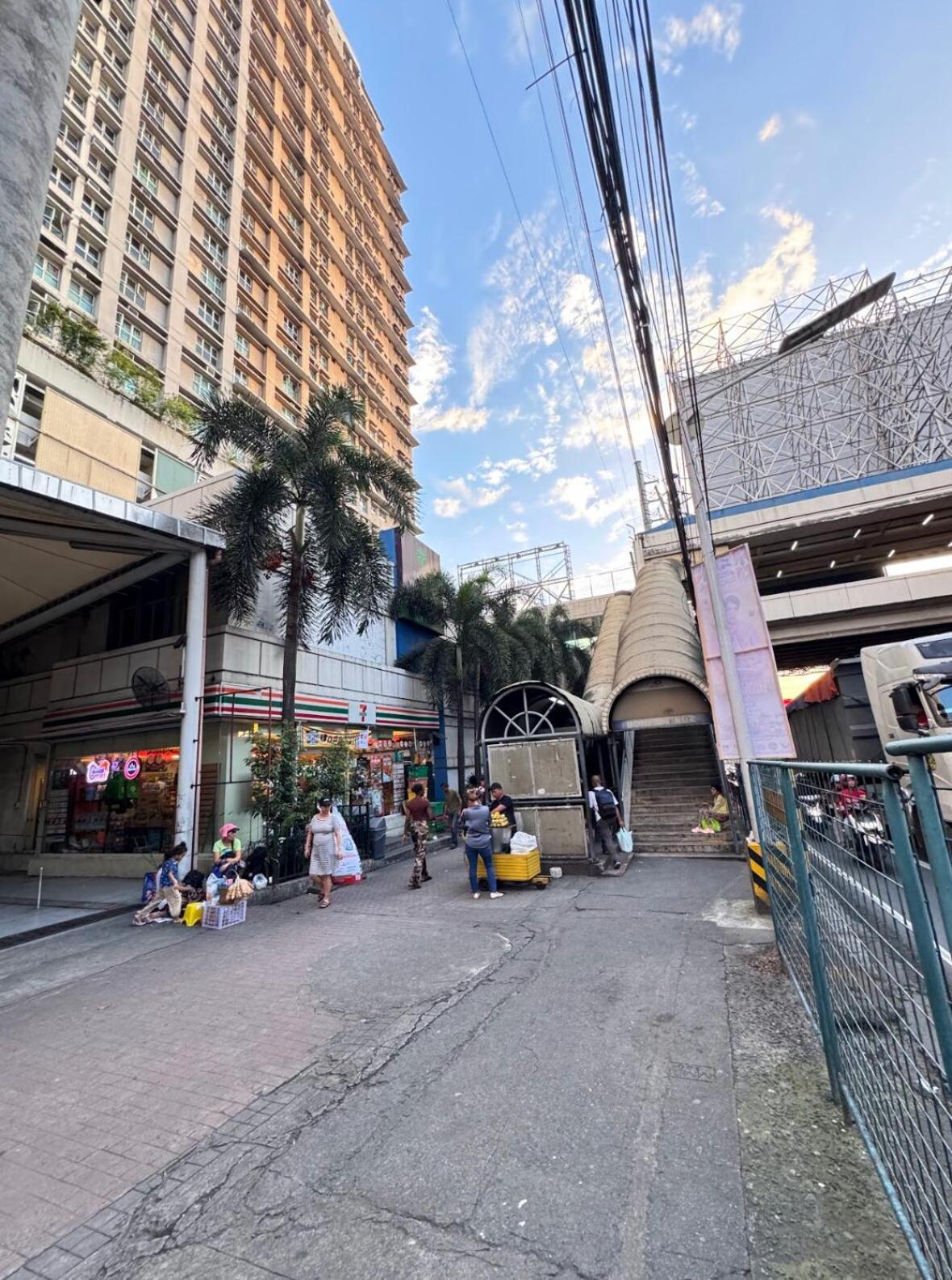 Urban Escape For & Your Pet Apartment Manila