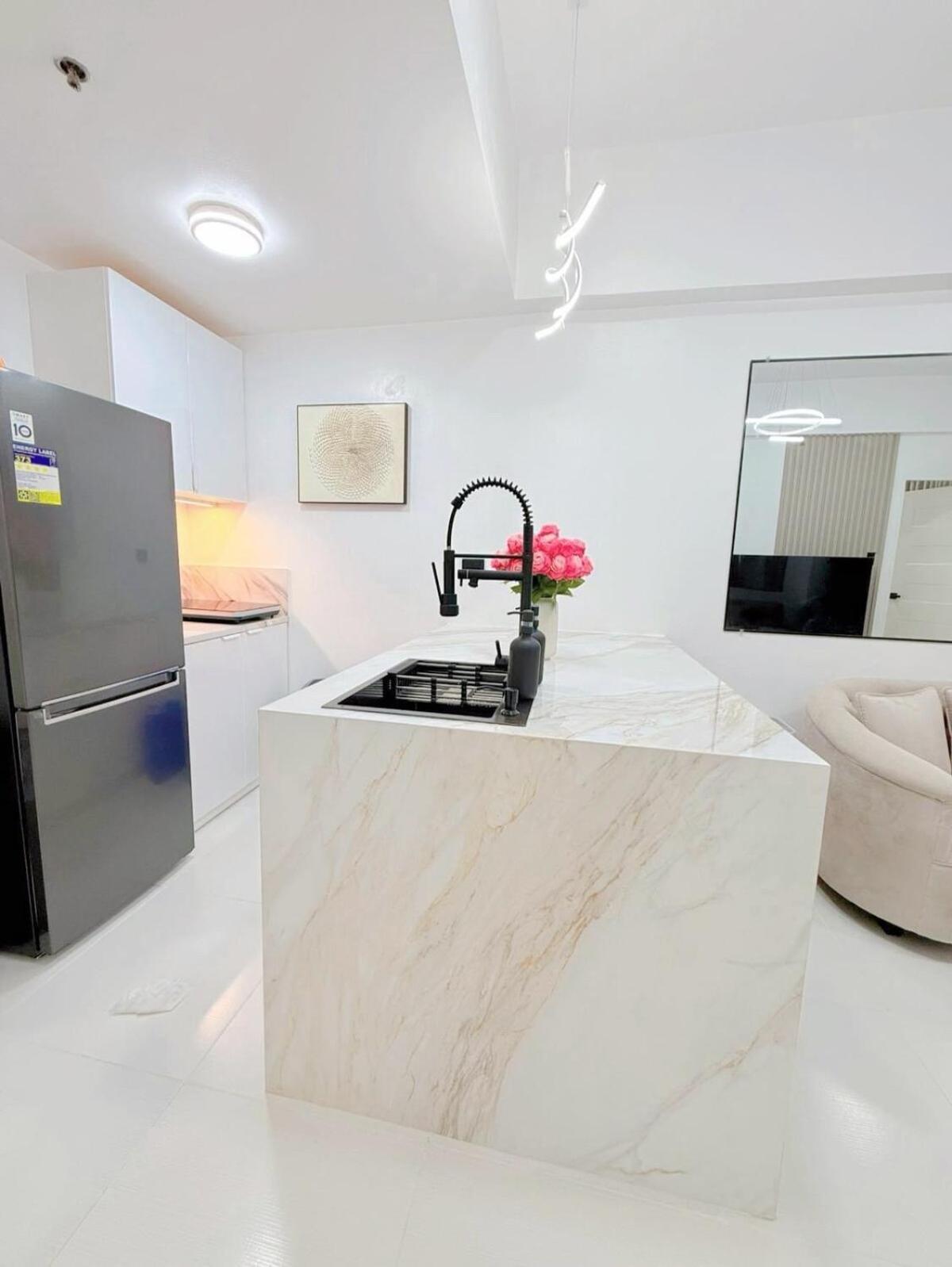 Apartment Le Luxe 102 By Ara Li Manila