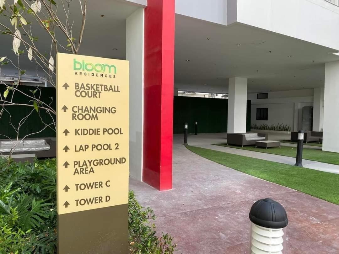 Apartment Smdc Bloom Cozy 2br Wifi & Netflix Near Naia Manila