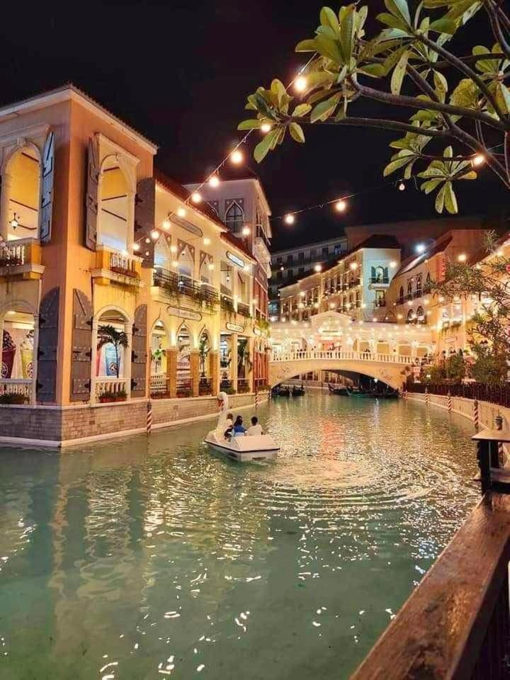 Jl Staycation Near Venice Grand Canal Mall