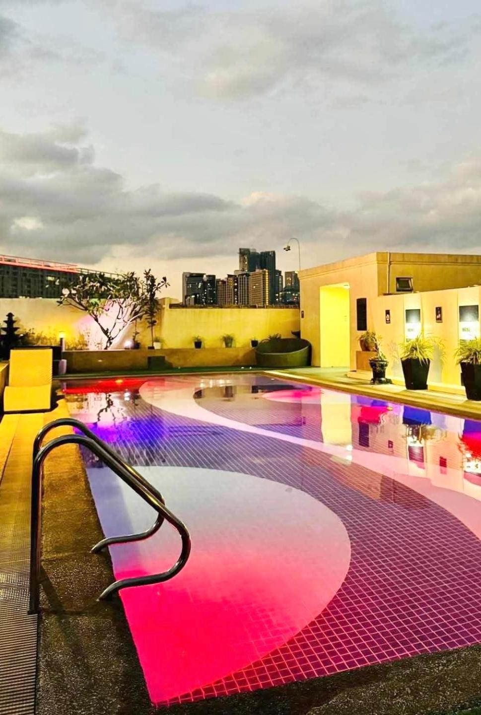 Aparthotel Jl Staycation Near Venice Grand Canal Mall Manila