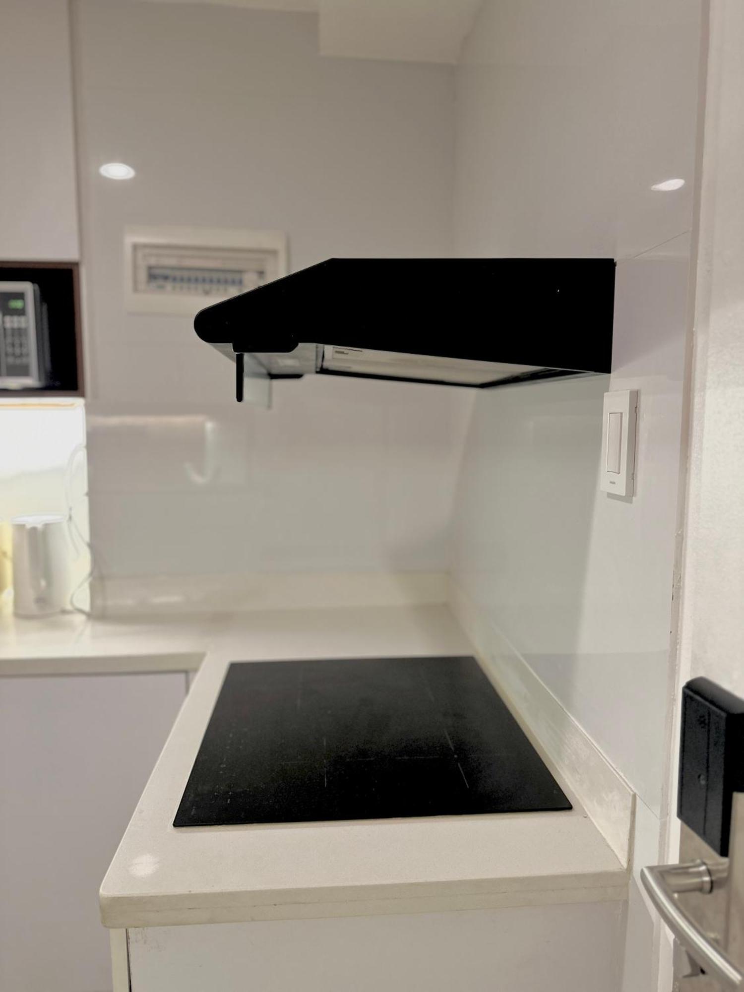 Sea Residences 2br Pool View Unit For 4-8 Pax - Beehive Moa Aparthotel *