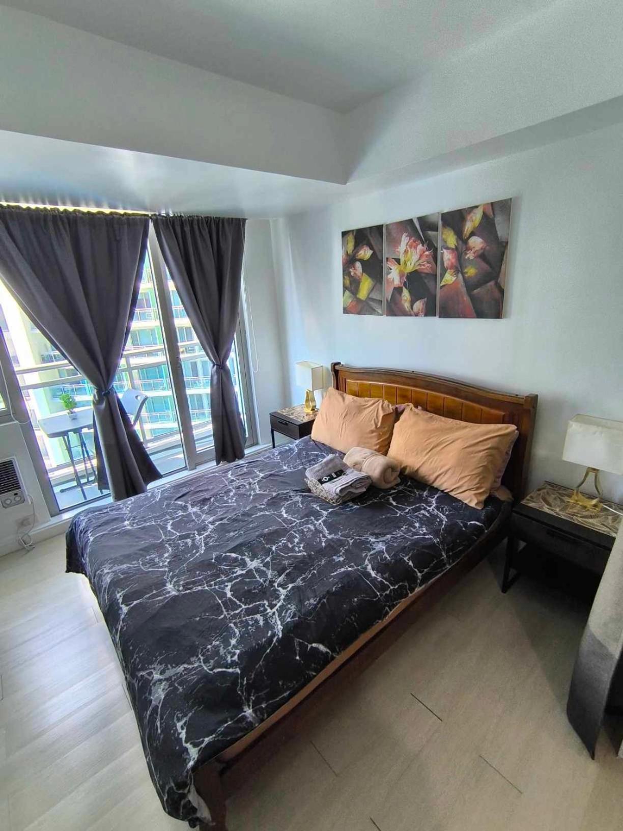 Bed & Breakfast Azure Staycation By Zette Manila