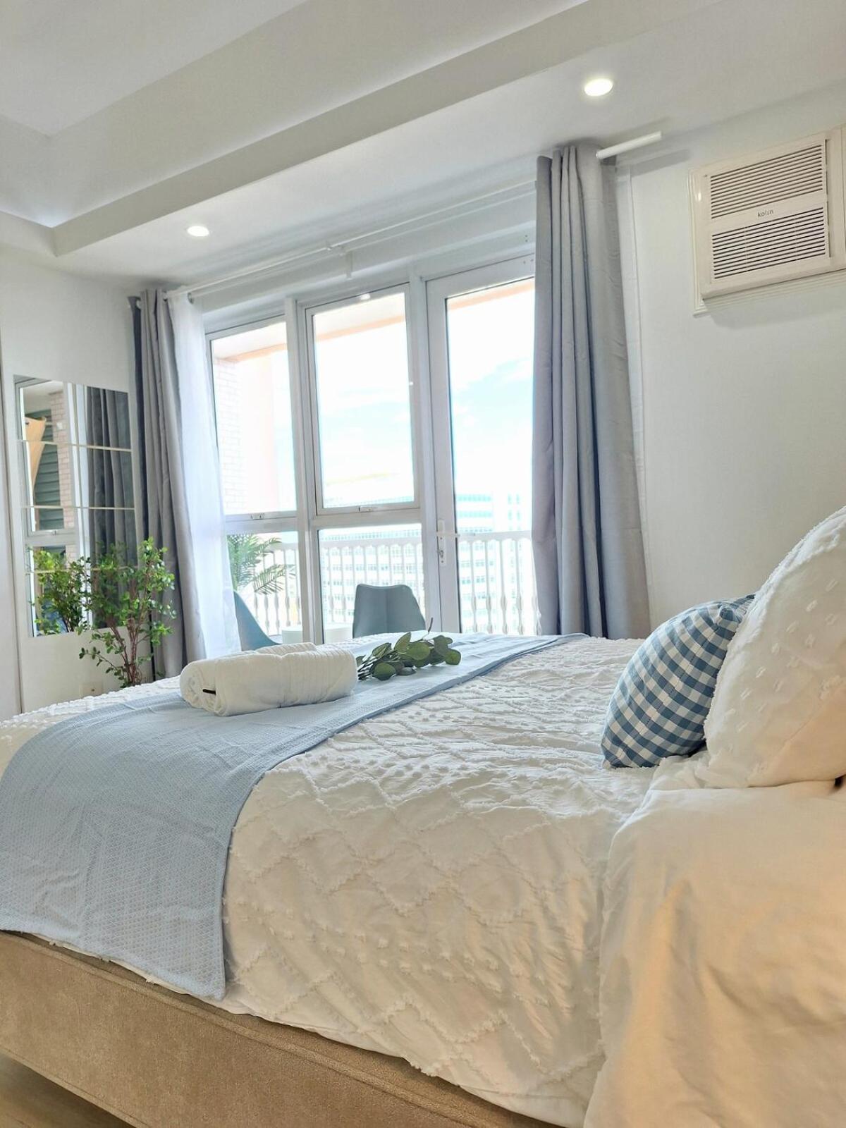 Luxury Coastal, Grand Canal View * Manila