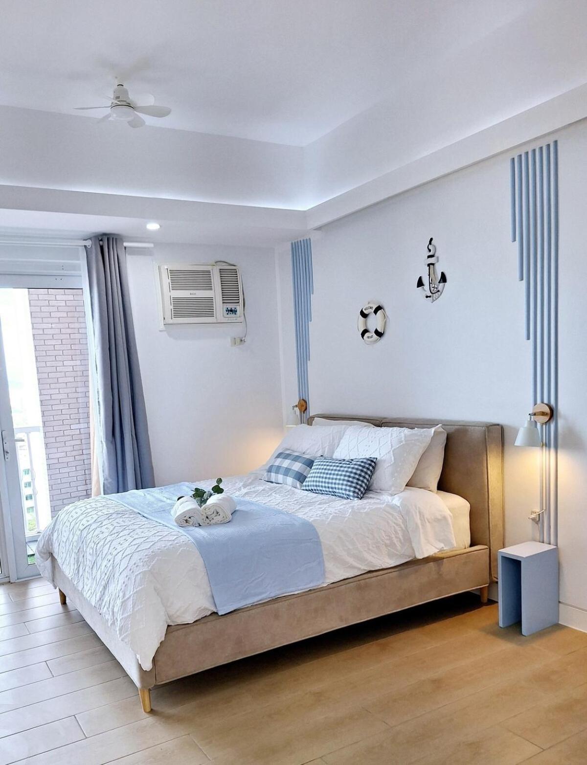 Luxury Coastal, Grand Canal View Apartment Manila