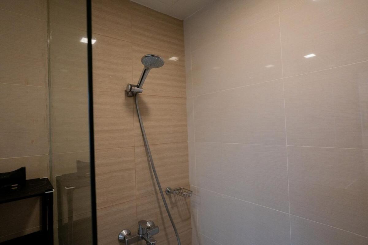 Apartment Elegant Unit, Fast Wifi, Near Makati Medical Centr *