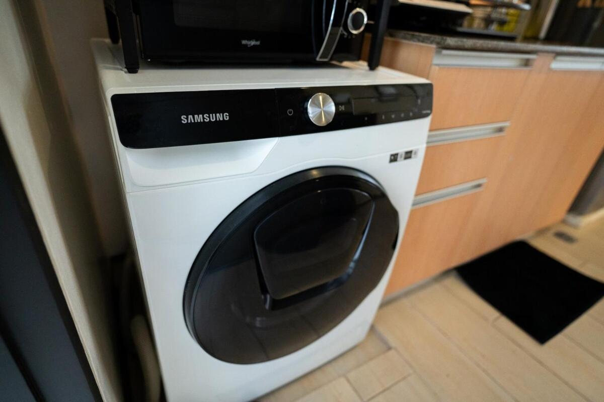 Elegant Unit, Fast Wifi, Near Makati Medical Centr * Manila