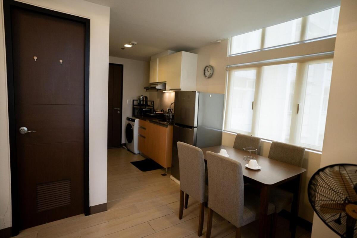 Elegant Unit, Fast Wifi, Near Makati Medical Centr Apartment