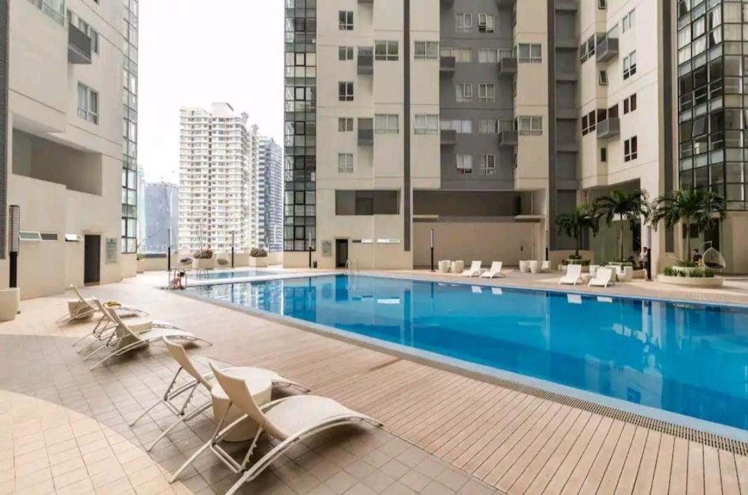 L1 Twin Bed Staycation In Bonifacio Global 9 *