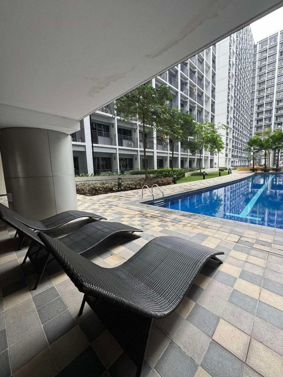 Staycation Bliss! Shore 2 B1! Apartment Manila