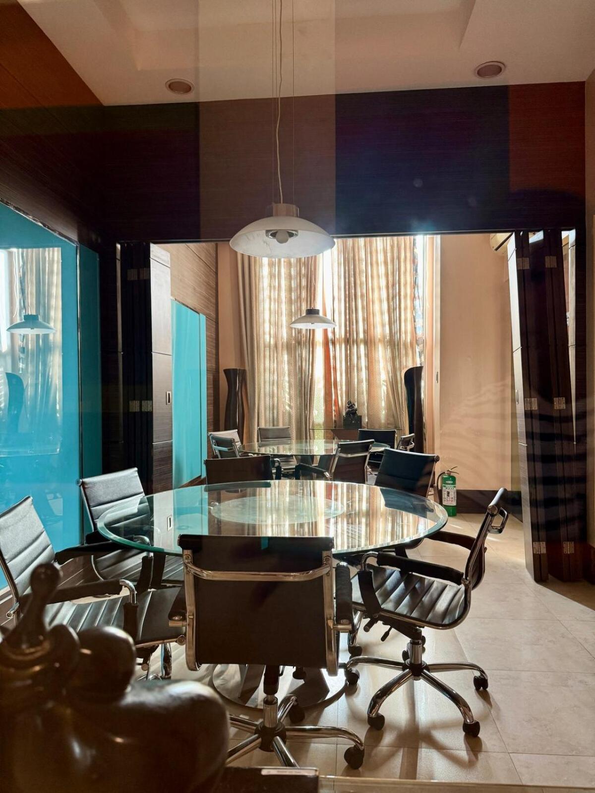 1br Golf Course View In Bgc With 200mbps Net Apartment Manila