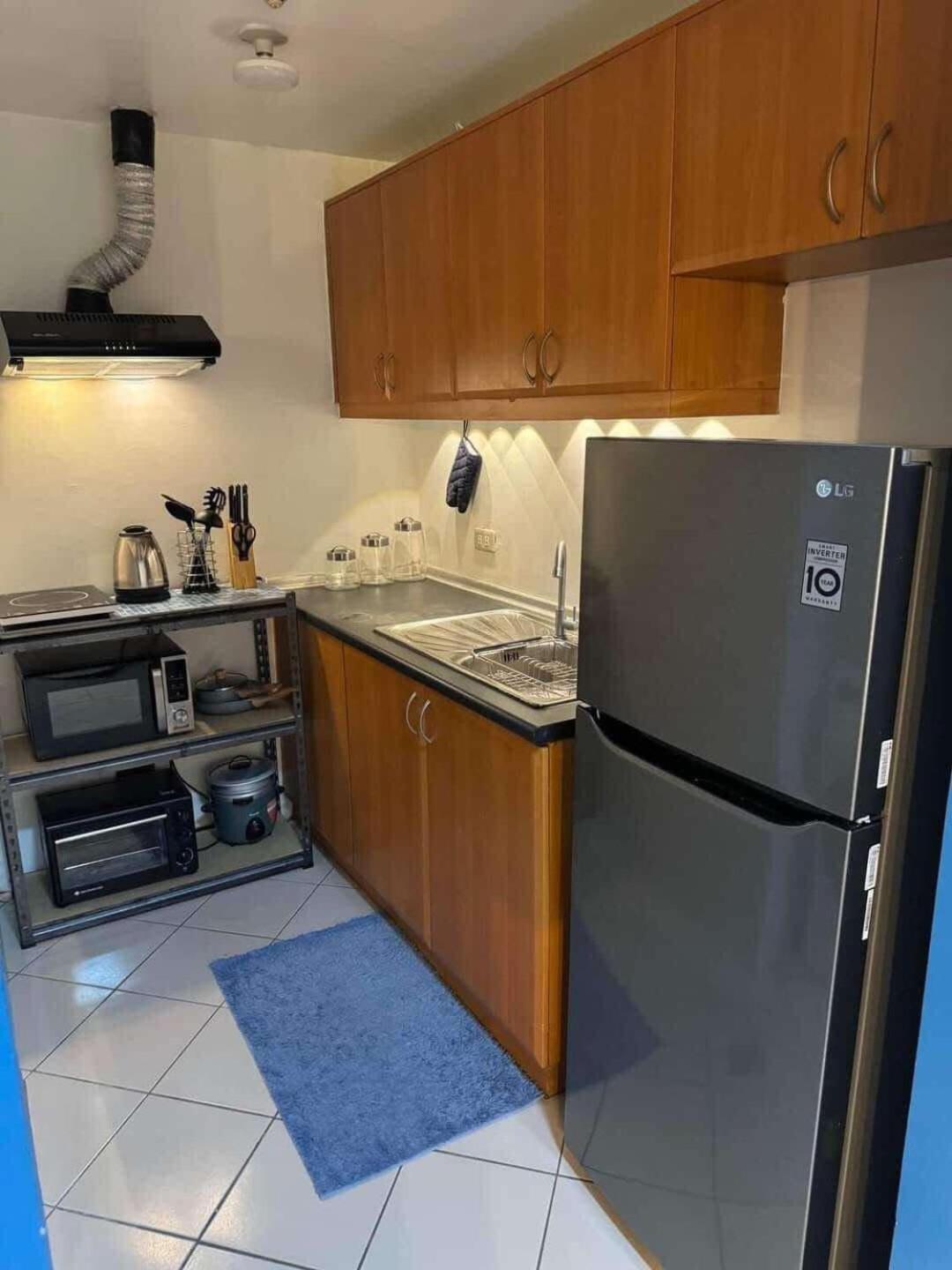 1br Golf Course View In Bgc With 200mbps Net Manila
