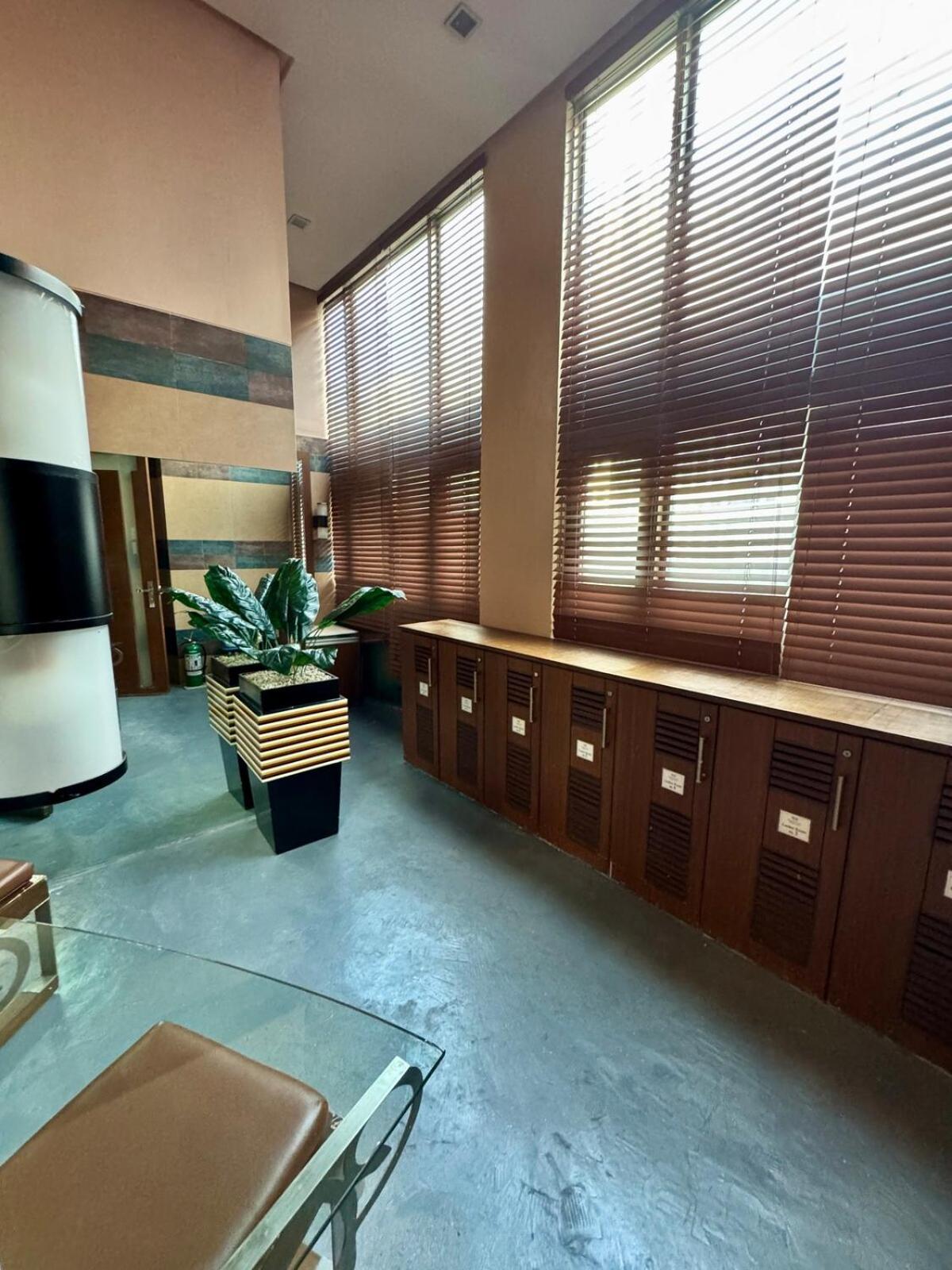 1br Golf Course View In Bgc With 200mbps Net Apartment