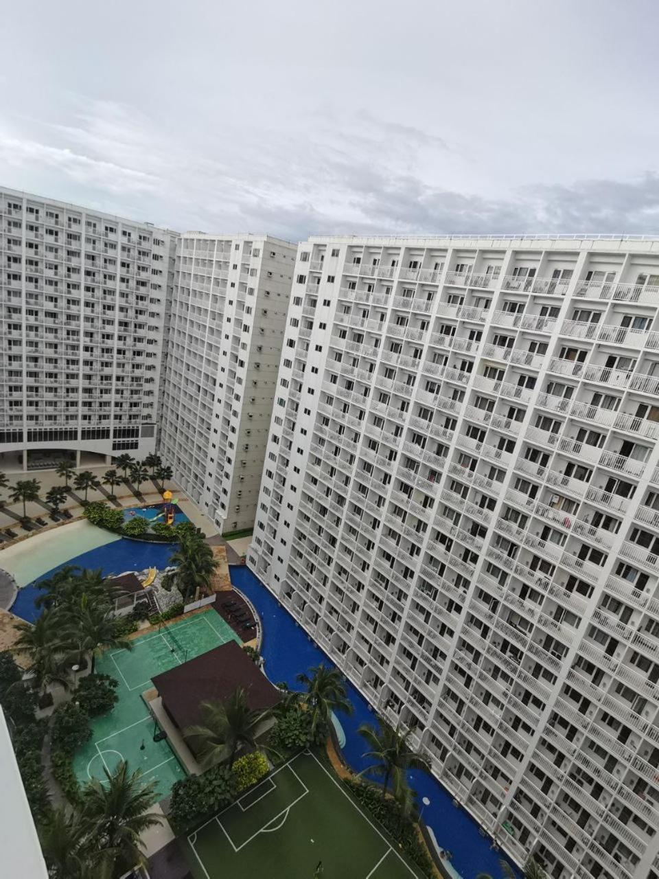 Shore Condotel Metro Staycation Aparthotel