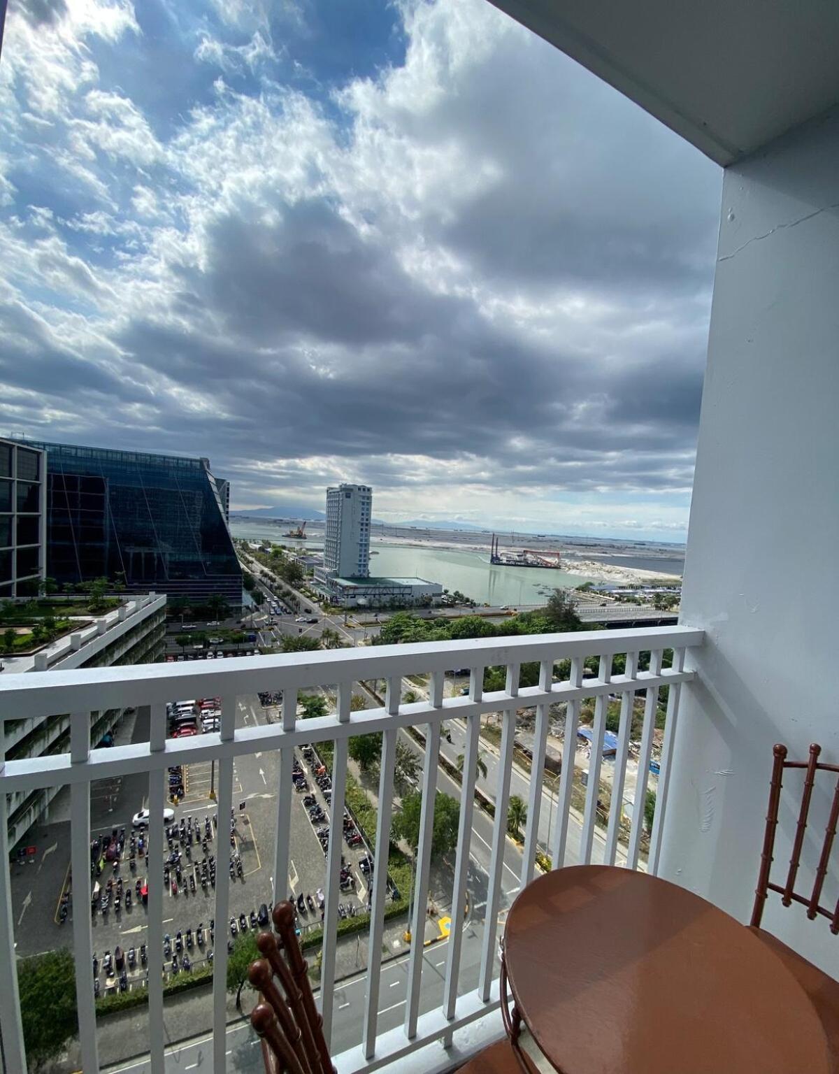 Shore Residences With Bay View Near Mall Of And Ikea Apartment