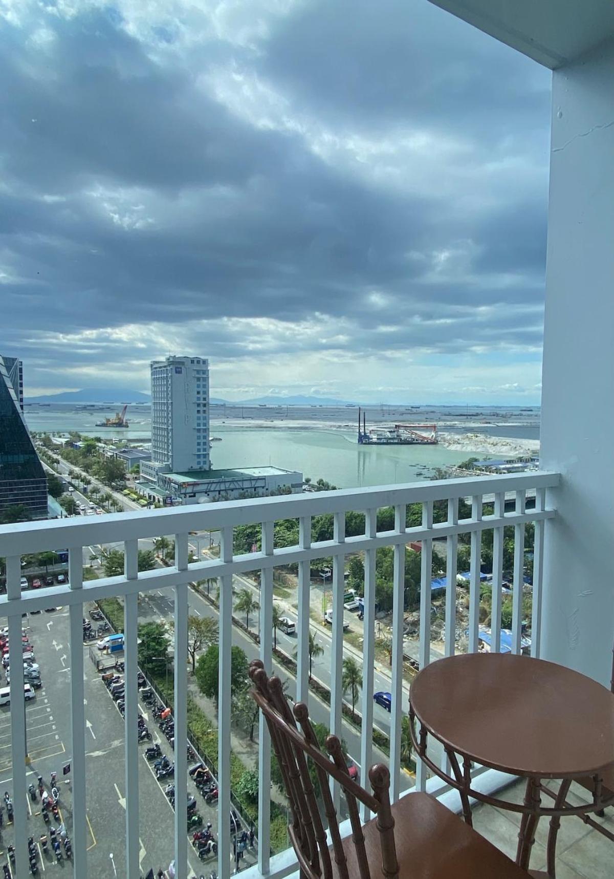 Shore Residences With Bay View Near Mall Of And Ikea Manila
