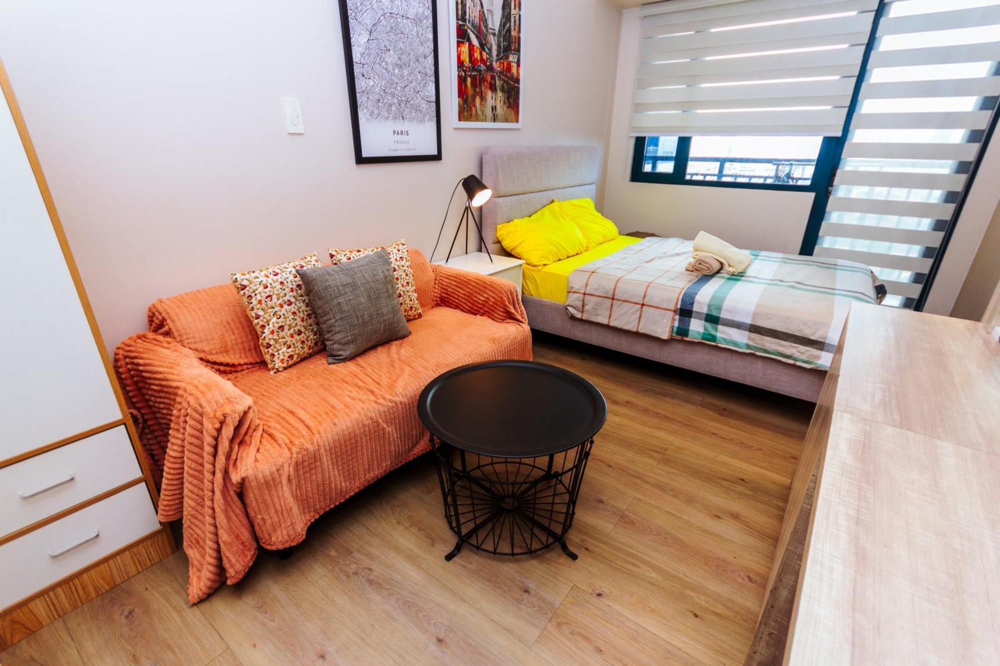 The Laughing Loft Cosmopolitan Comfort Gym Swim Park 2428 Apartment