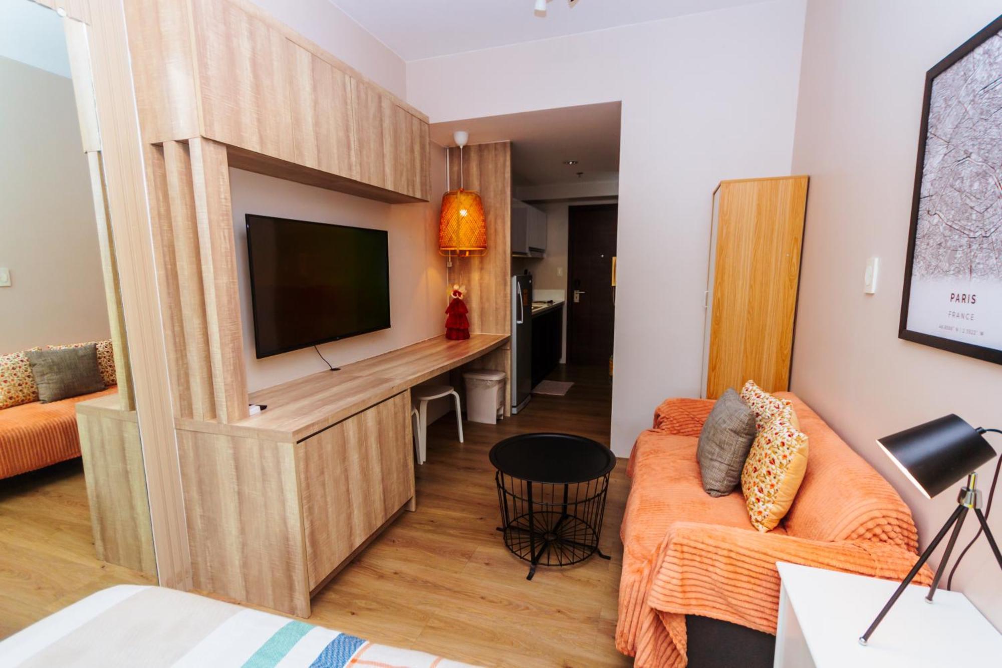 The Laughing Loft Cosmopolitan Comfort Gym Swim Park 2428 Apartment Manila