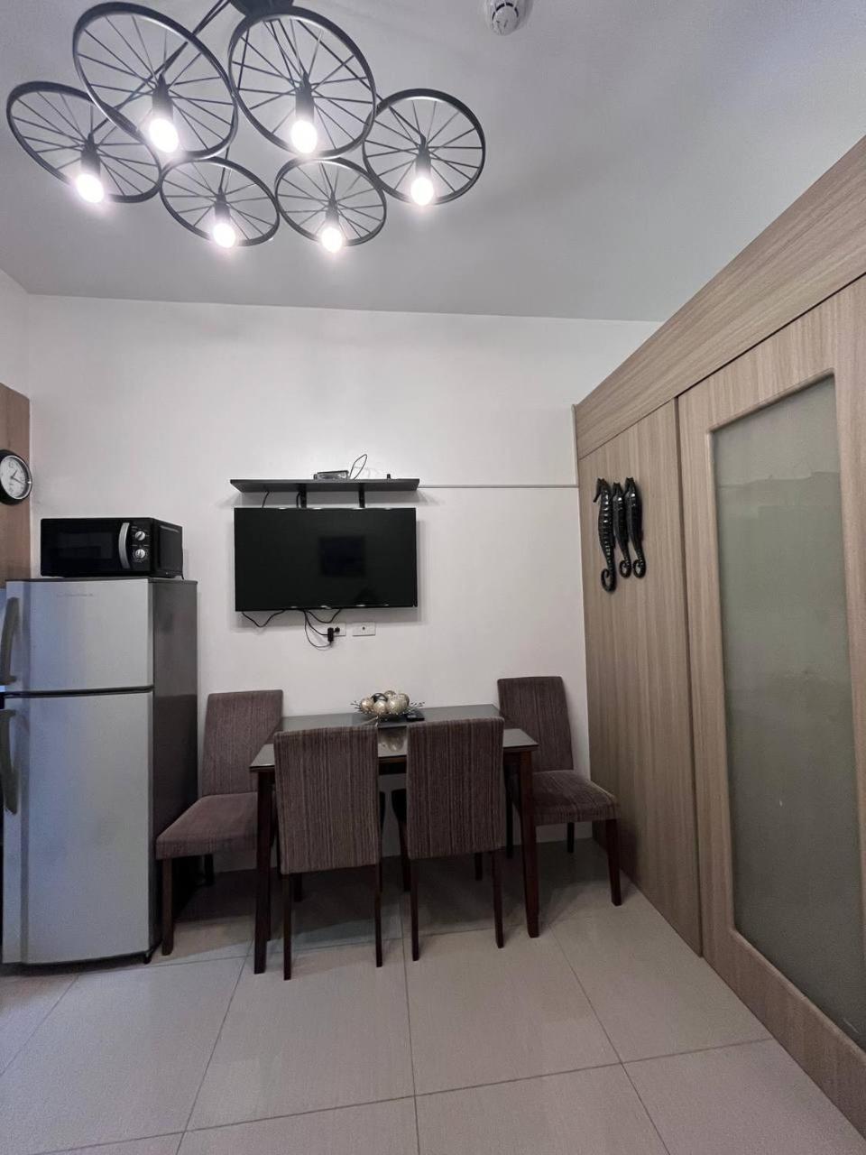 Biglaang Lakad By Metro Staycation Aparthotel