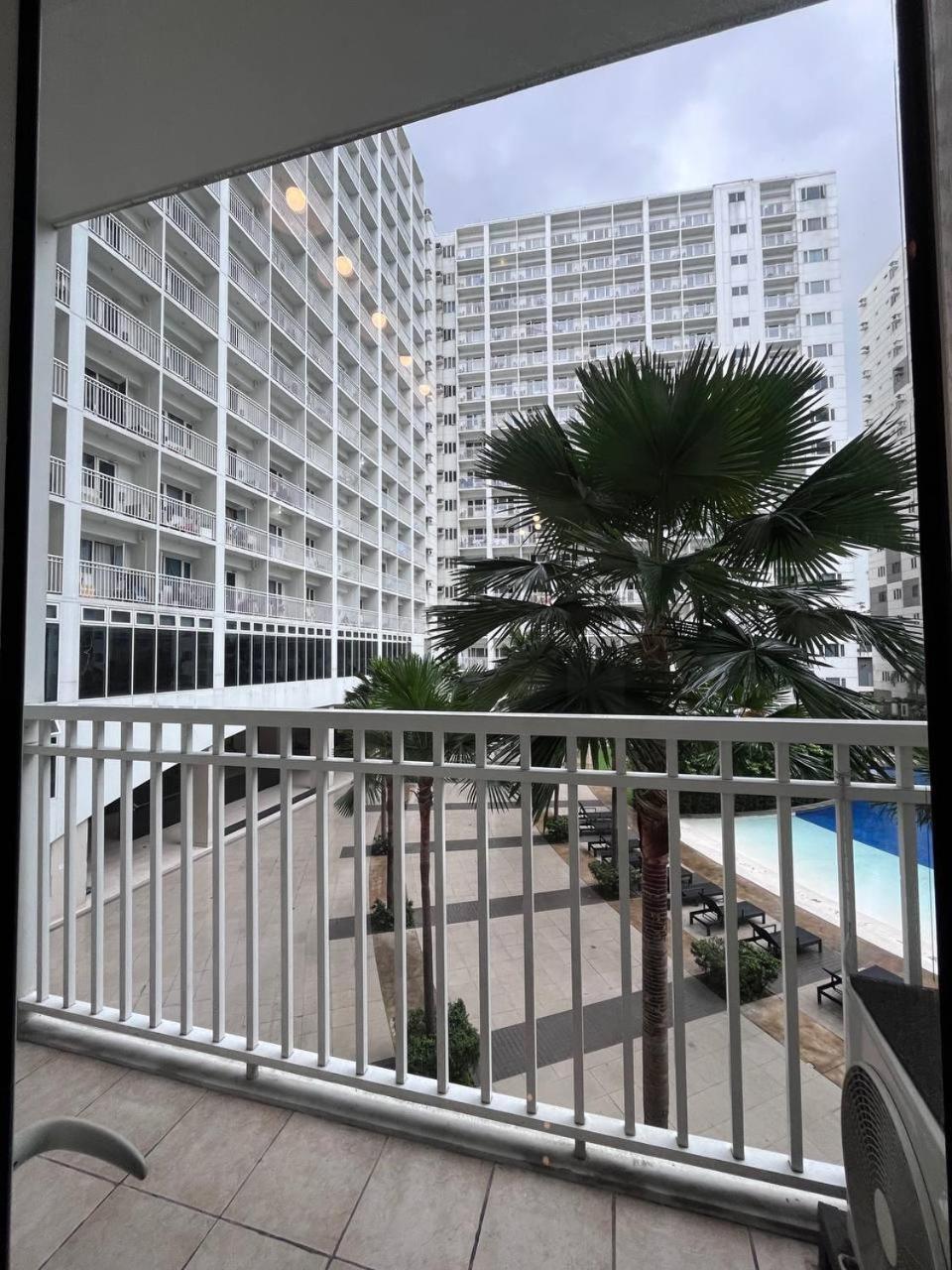 Aparthotel Biglaang Lakad By Metro Staycation