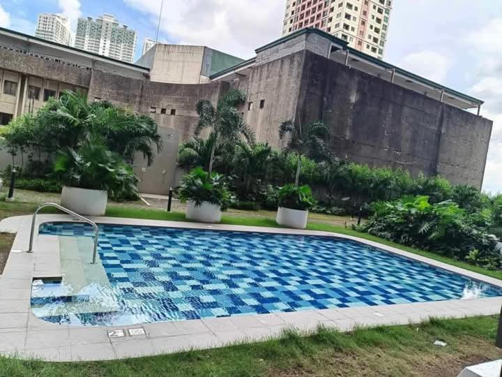 Arq Staycation - Red Residences Makati Aparthotel *