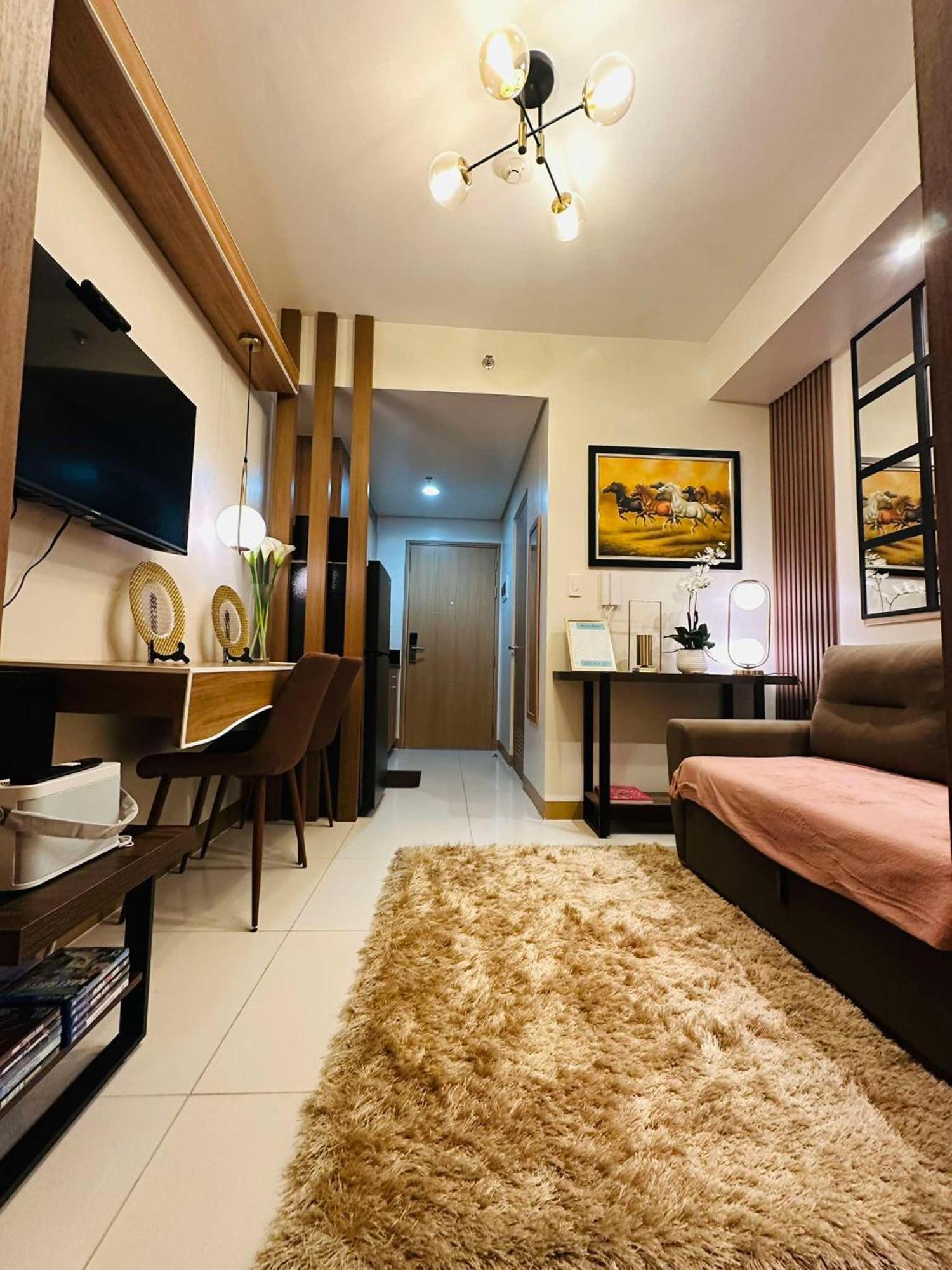 Aparthotel Arq Staycation - Red Residences Makati