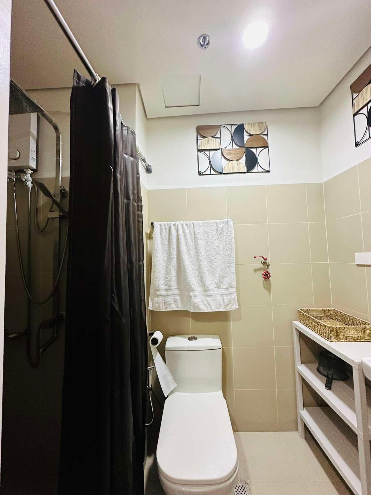 Aparthotel Arq Staycation - Red Residences Makati *