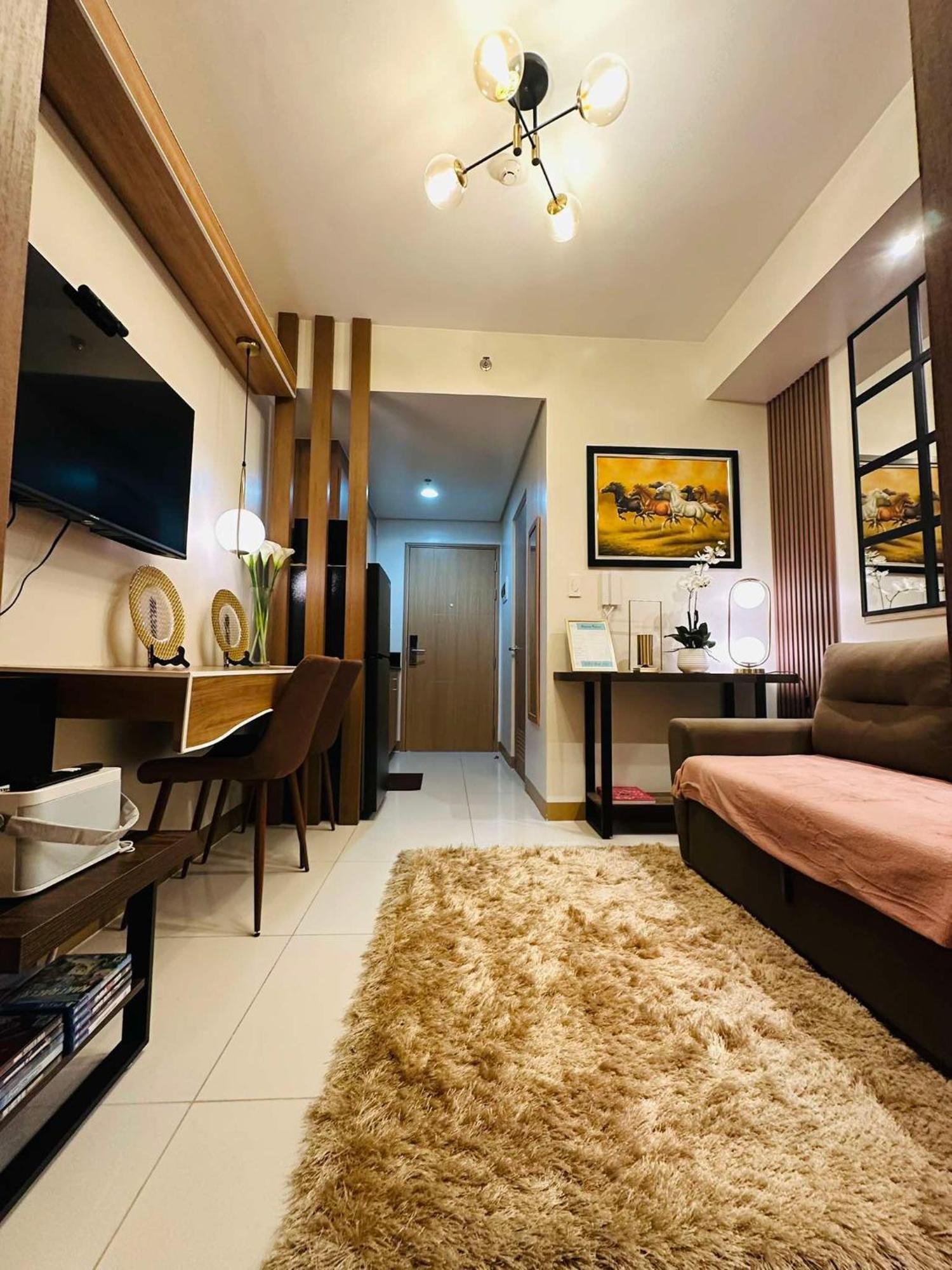 Aparthotel Arq Staycation - Red Residences Makati
