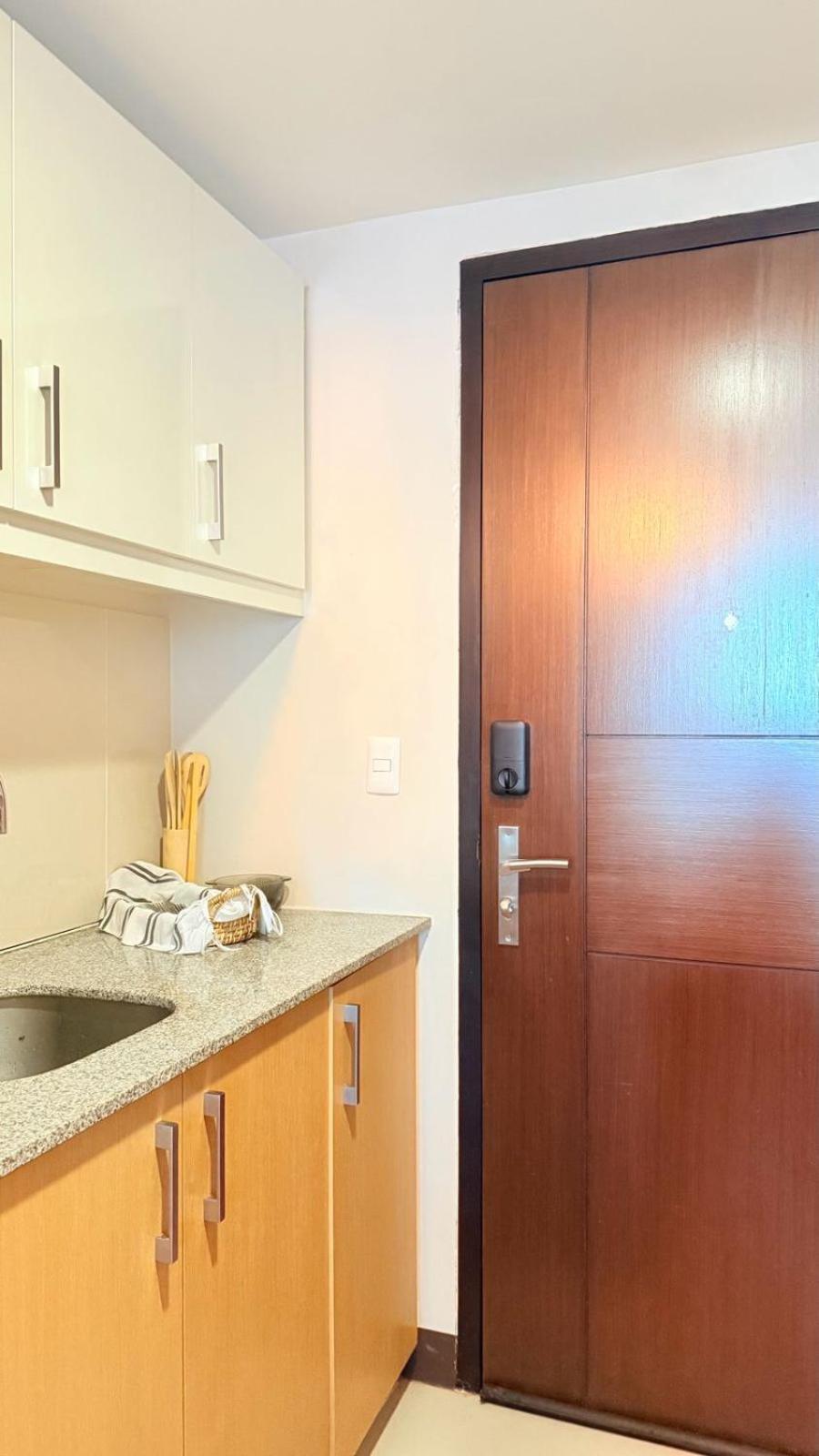 Uptown Parksuites Tower One - Bgc Taguig,