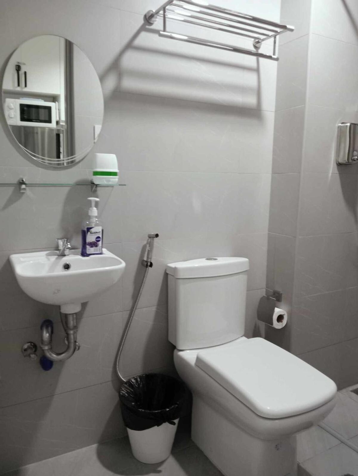 Apartment Downtown Makati Malls And Bars At Your Doorsteps *