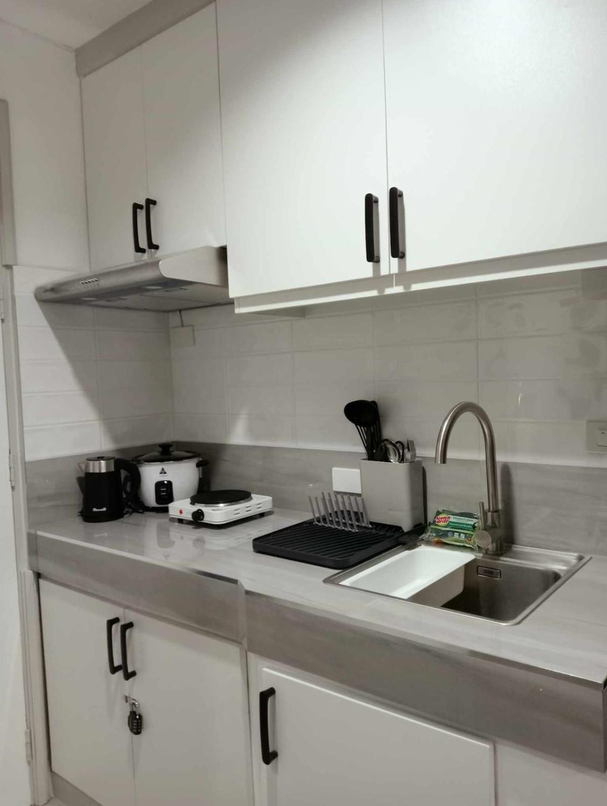 Apartment Downtown Makati Malls And Bars At Your Doorsteps *