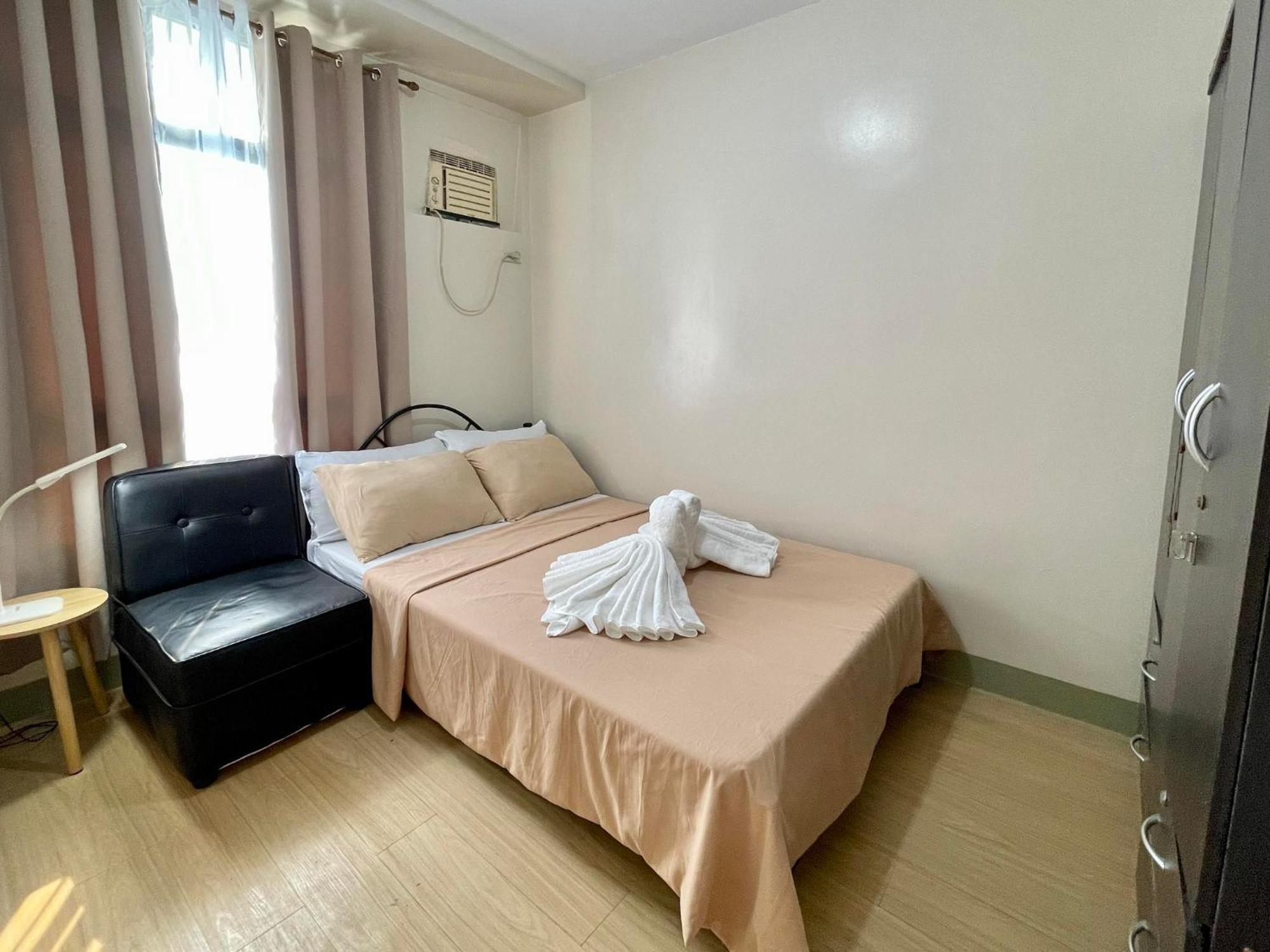 Inviting 2-bed In Mandaluyong Apartment *