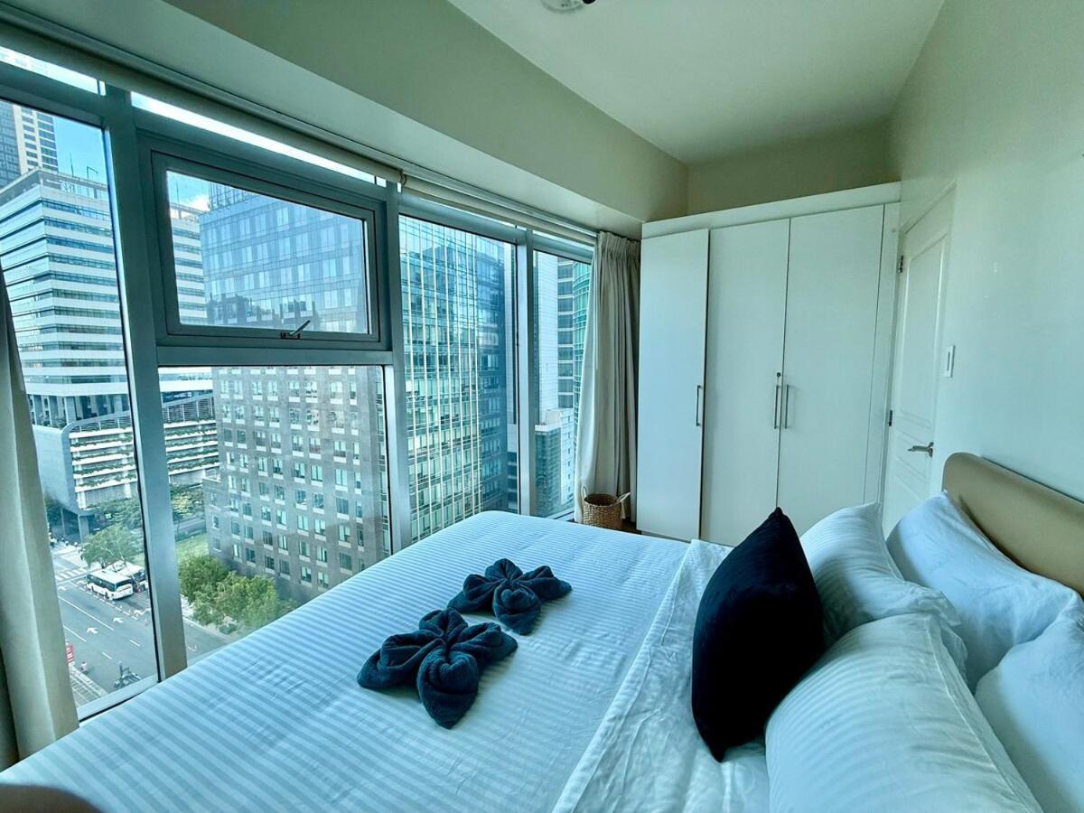 Palms Paradise With The View Of Bgc Netflix