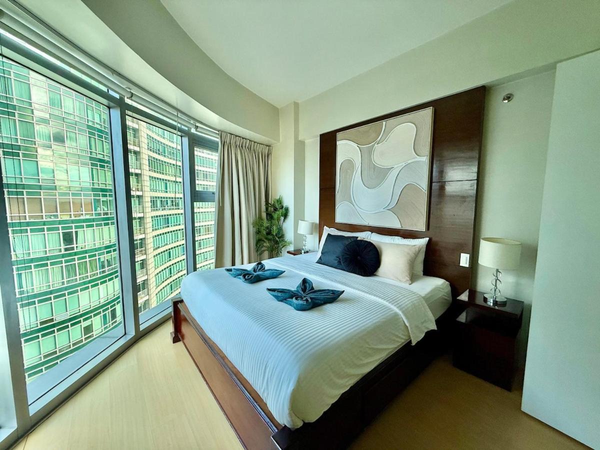 Palms Paradise With The View Of Bgc Netflix Apartment *