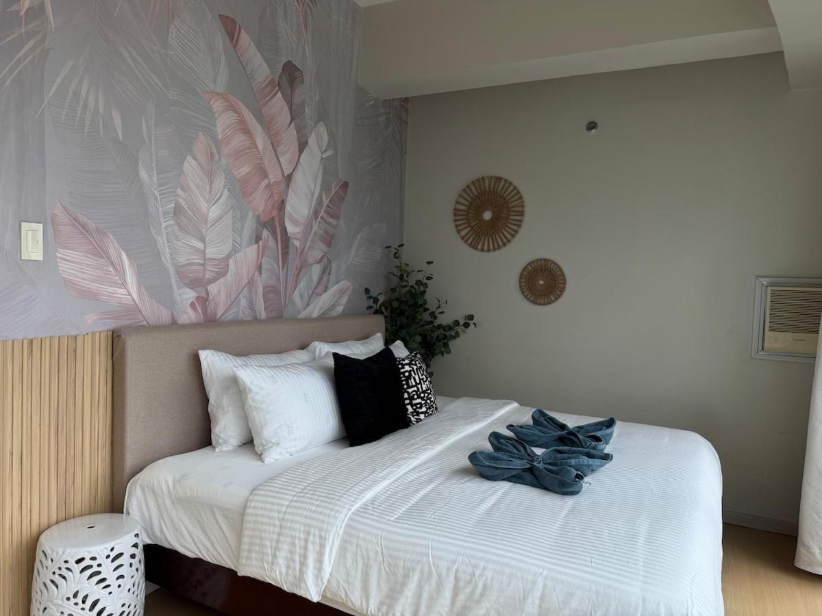 Apartment Palms Paradise With The View Of Bgc Netflix Manila