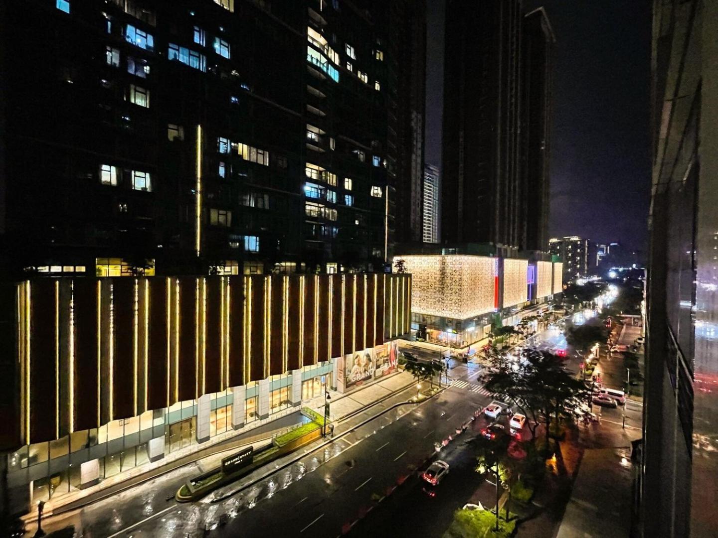Bgc 1br Across Uptown Mall, Hyatt #oursw7b2 Holiday home Manila