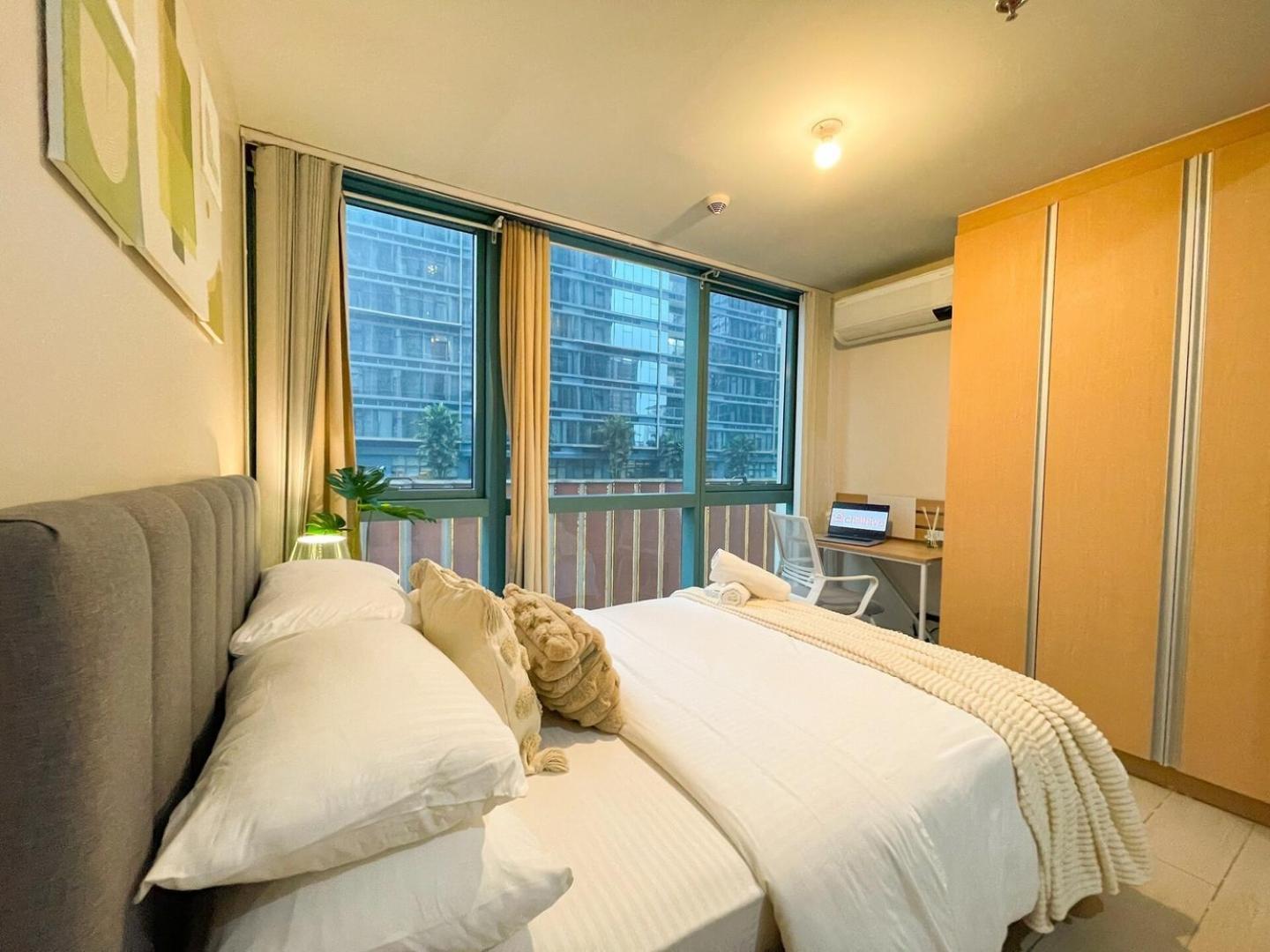 Holiday home Bgc 1br Across Uptown Mall, Hyatt #oursw7b2 *