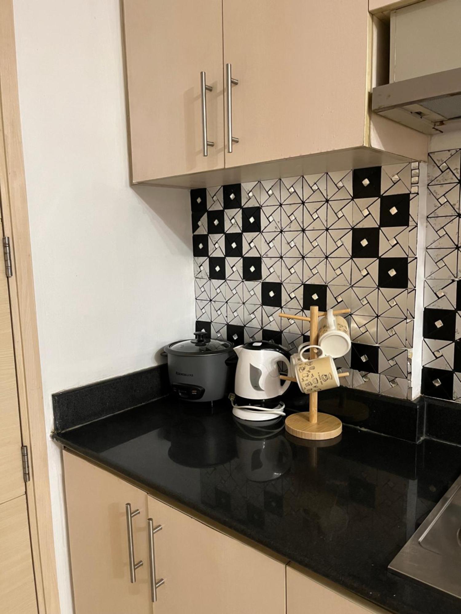 Easy Escape-staycation Apartment *