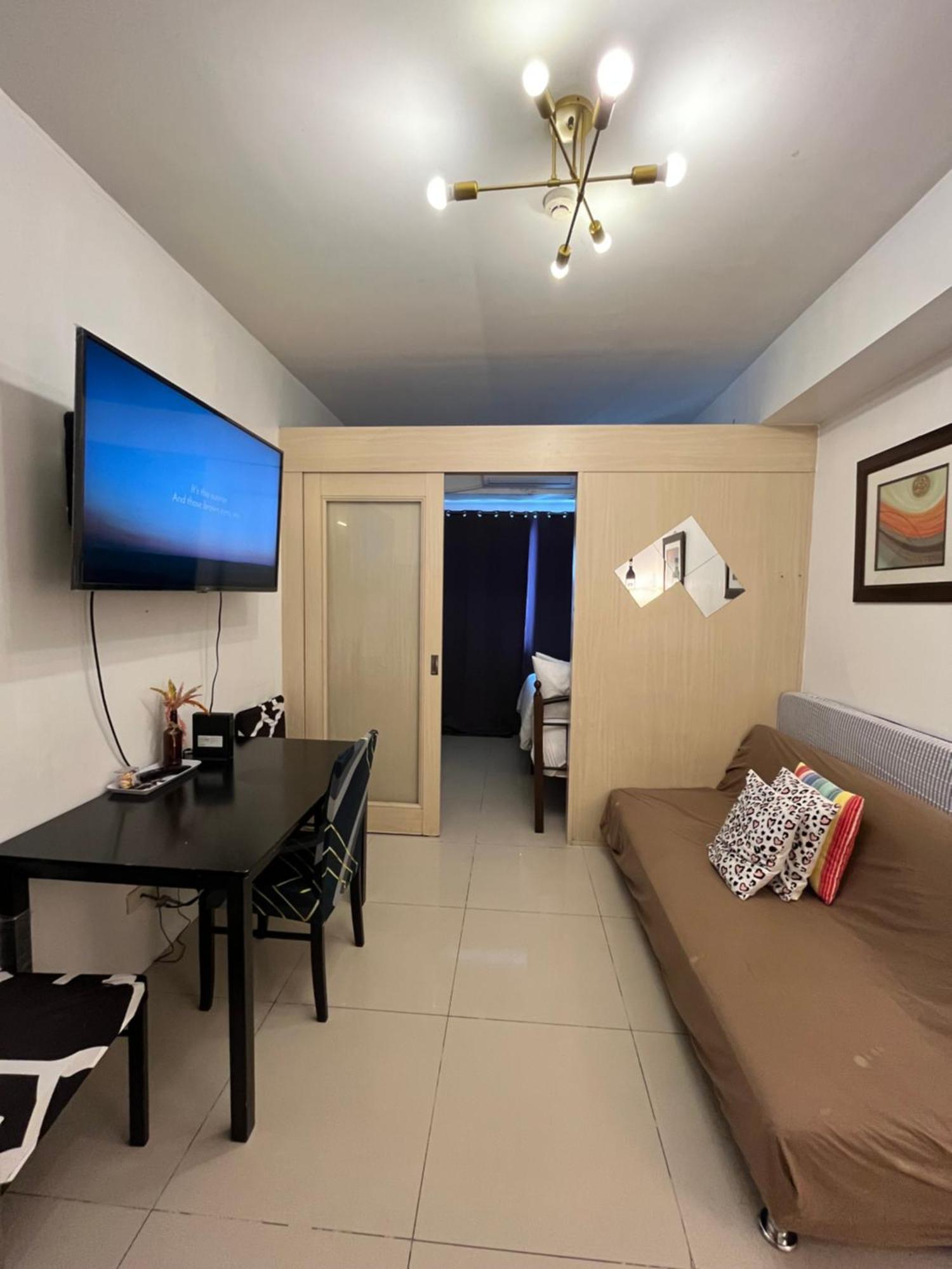Easy Escape-staycation Apartment Manila