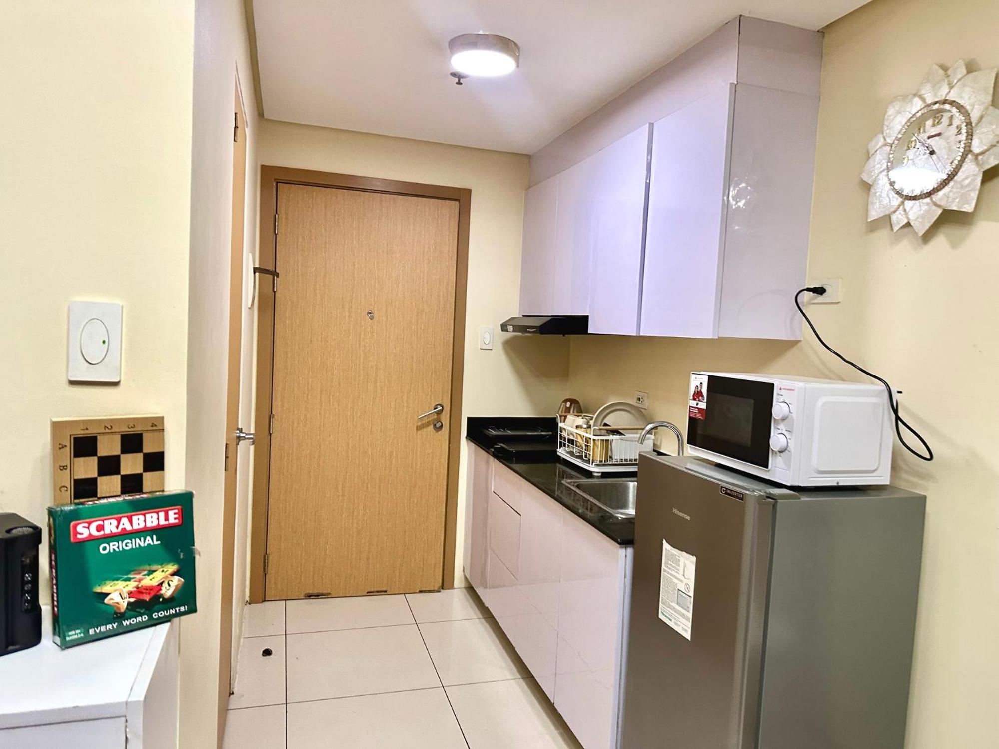 Affordable Condo-hotel 5 Mins Walk To Picc, Ccp, Starcity, World Trade Center Near Moa And Airport Manila