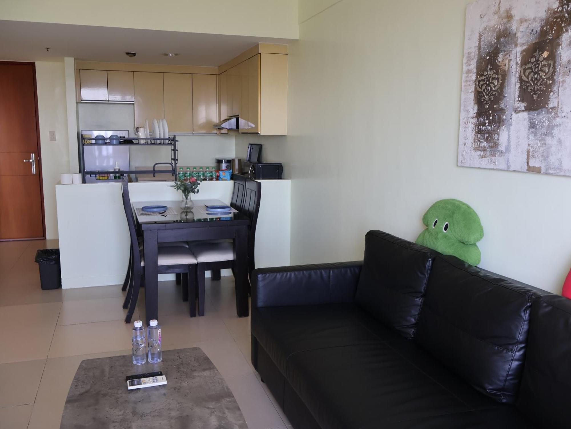 Simple&convience 1br In Bgc Near Hight Street Sm Aura