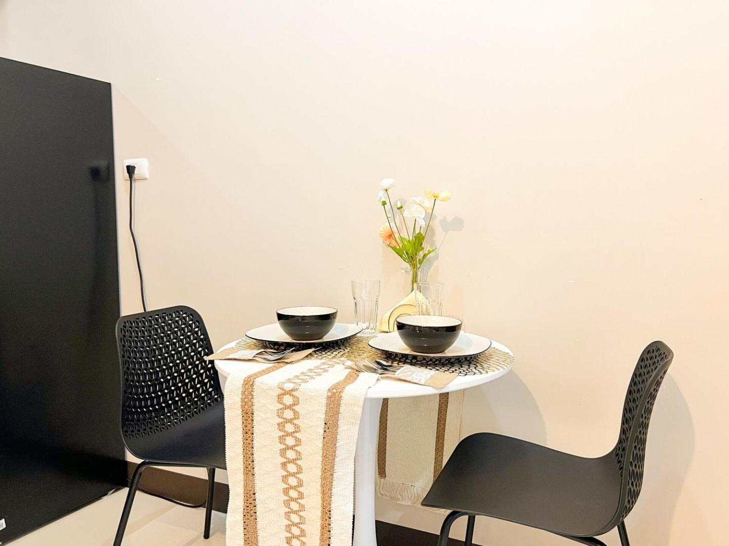 Apartment Upscale Bgc Near Mitsukoshi #upt130g