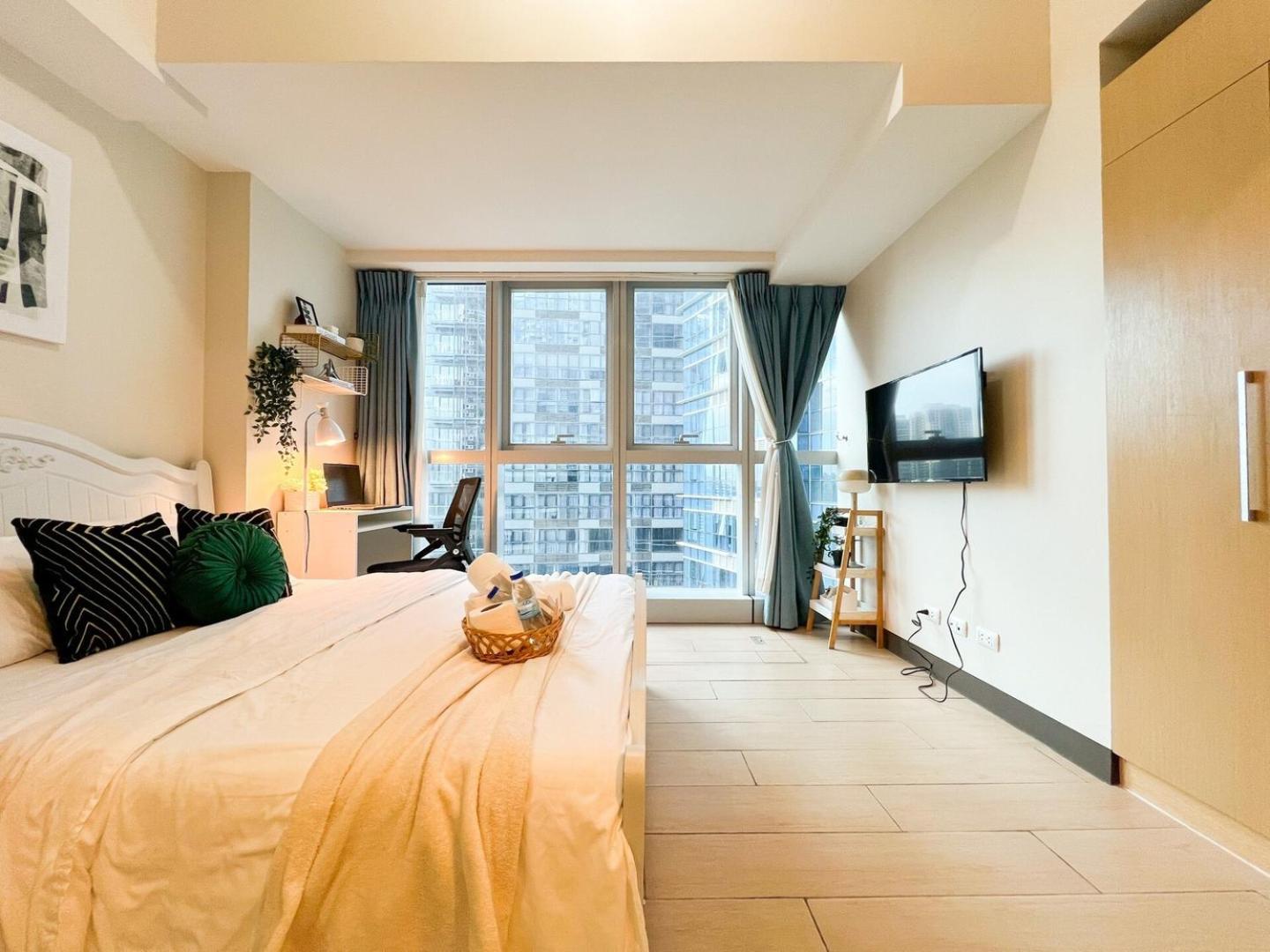 Apartment Upscale Bgc Near Mitsukoshi #upt130g Manila