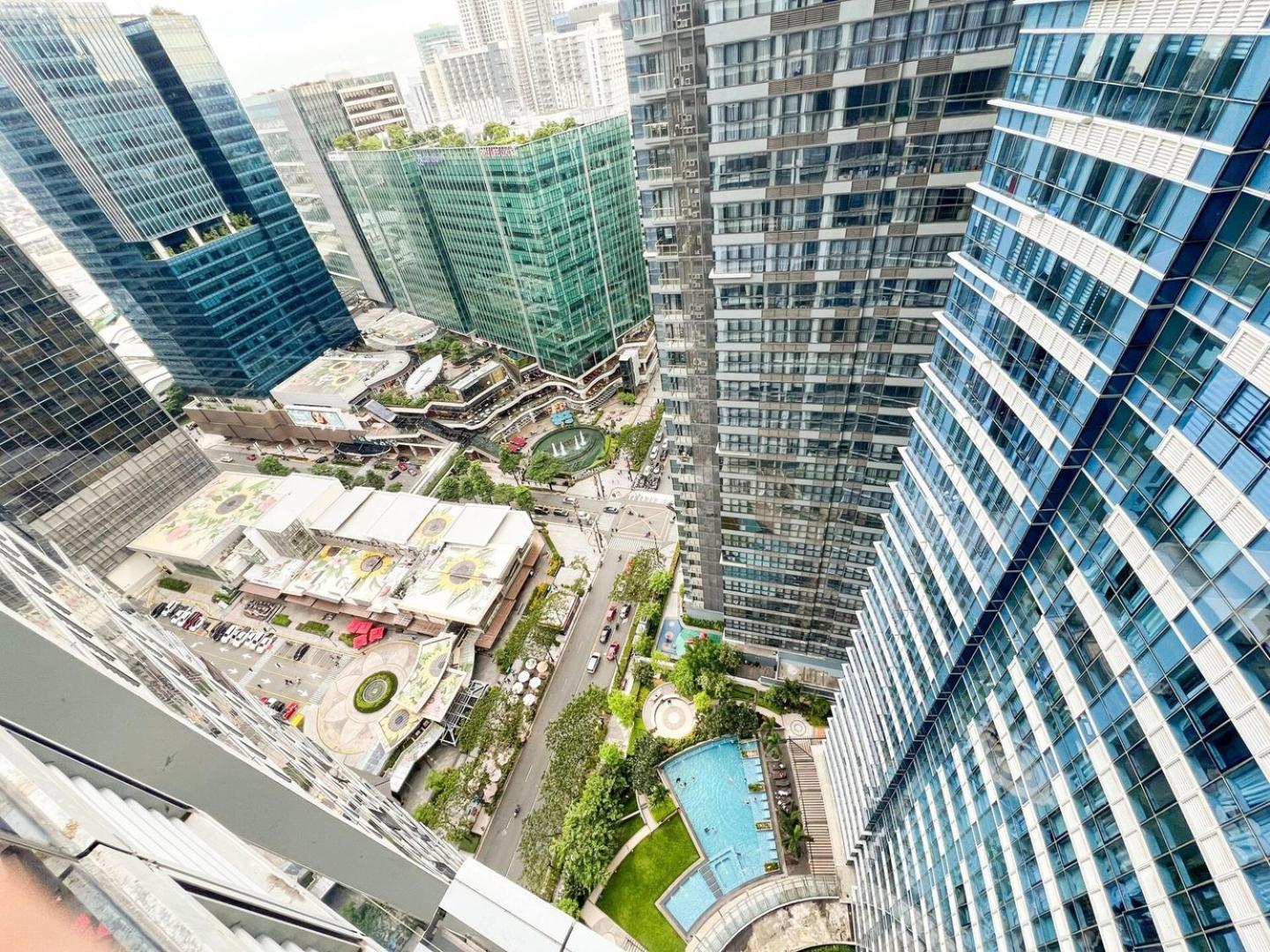 Upscale Bgc Near Mitsukoshi #upt130g Manila
