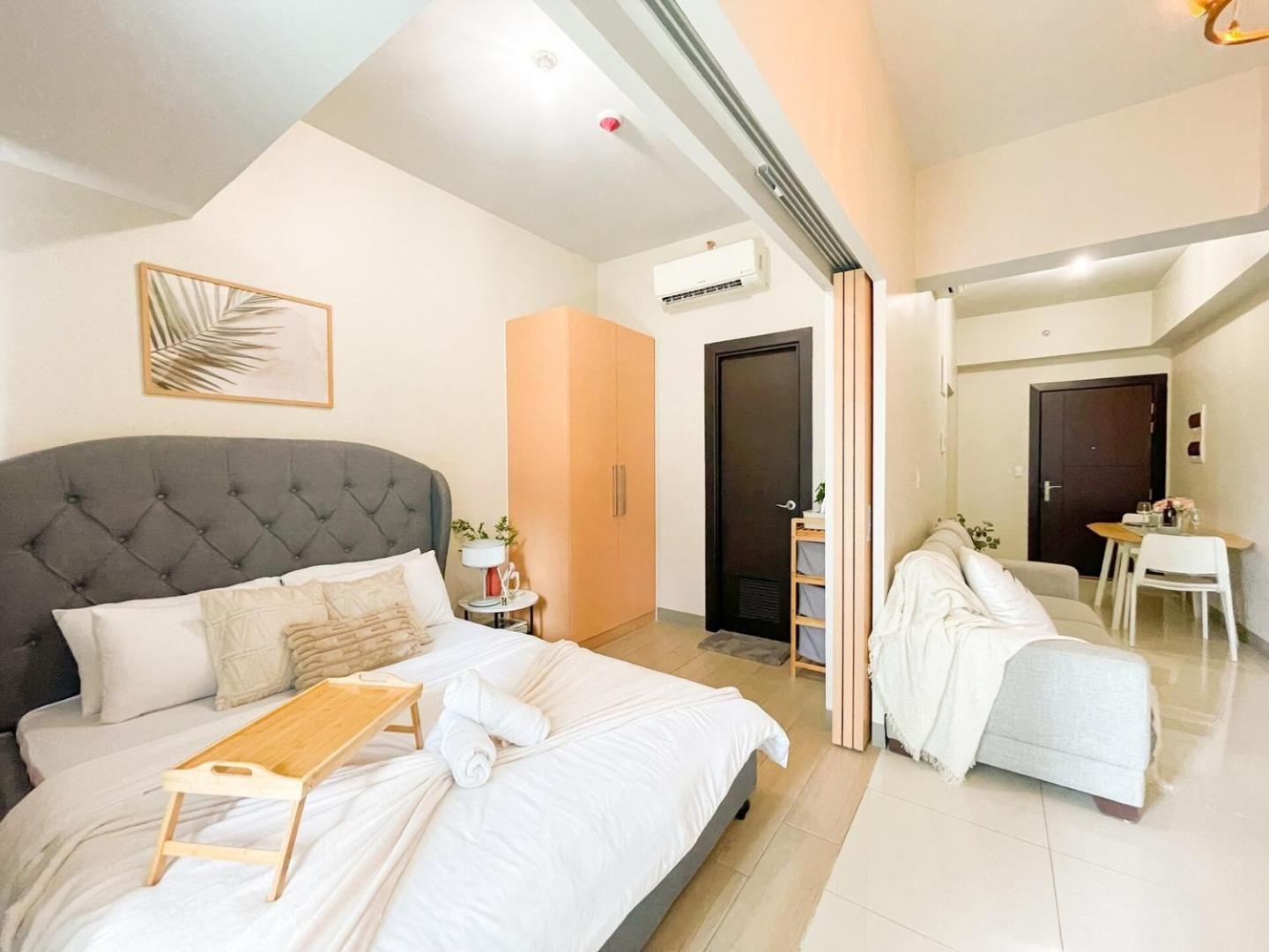 Luxury Bgc Near Uptown,grand Hyatt #upt219k *