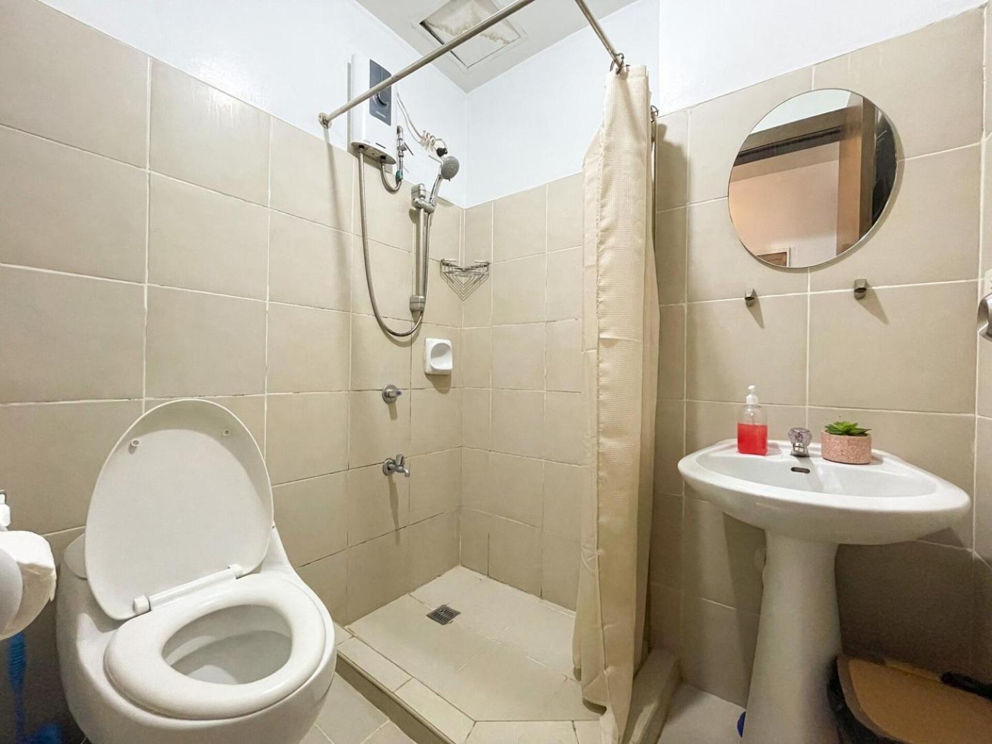Apartment Affordable Near Bgc, Venice Mall #rt33006 *