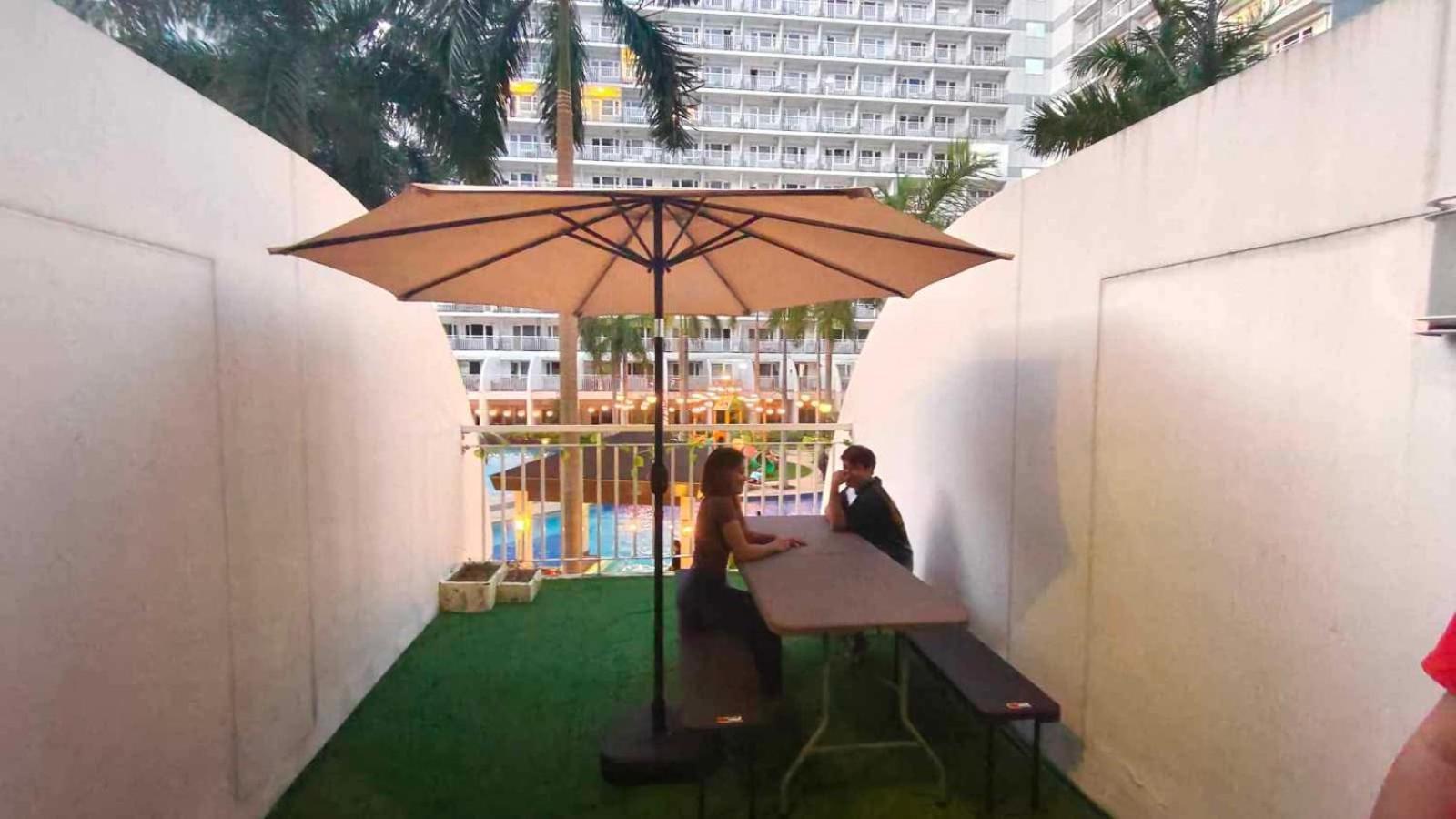 Unit 232d Pool View With Big Balcony Manila
