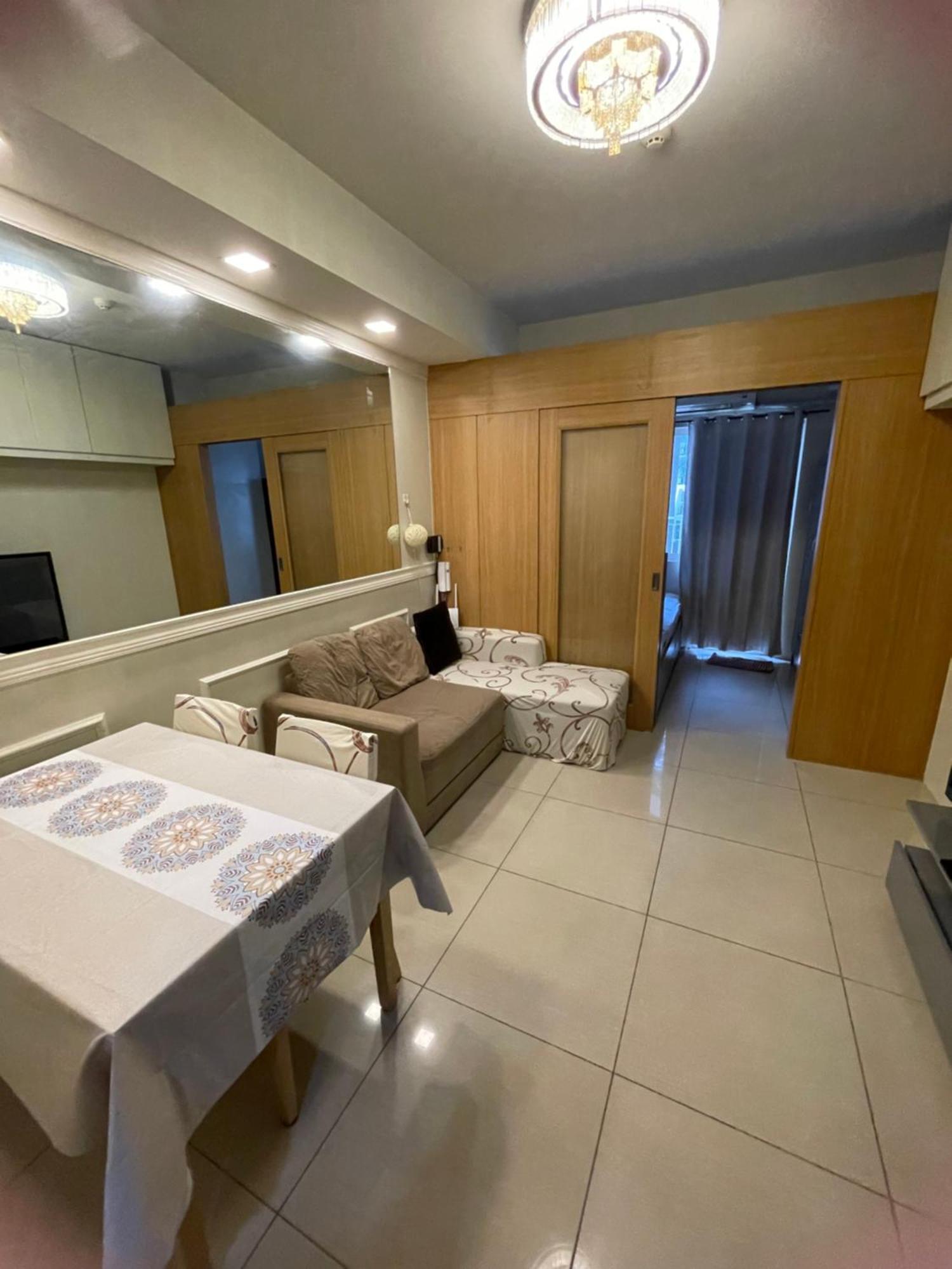 Apartment Unit 232d Pool View With Big Balcony Manila