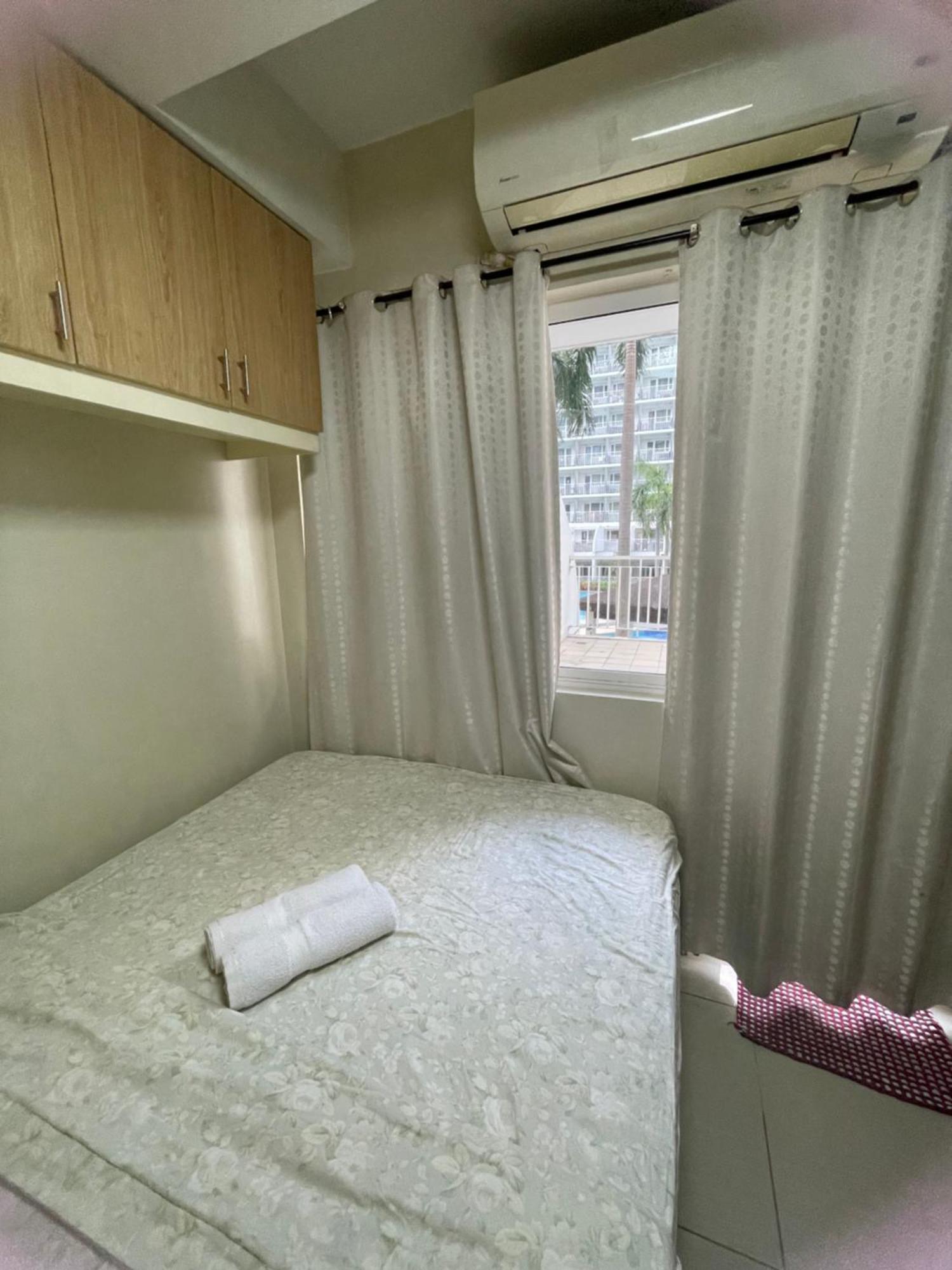 Unit 232d Pool View With Big Balcony Manila