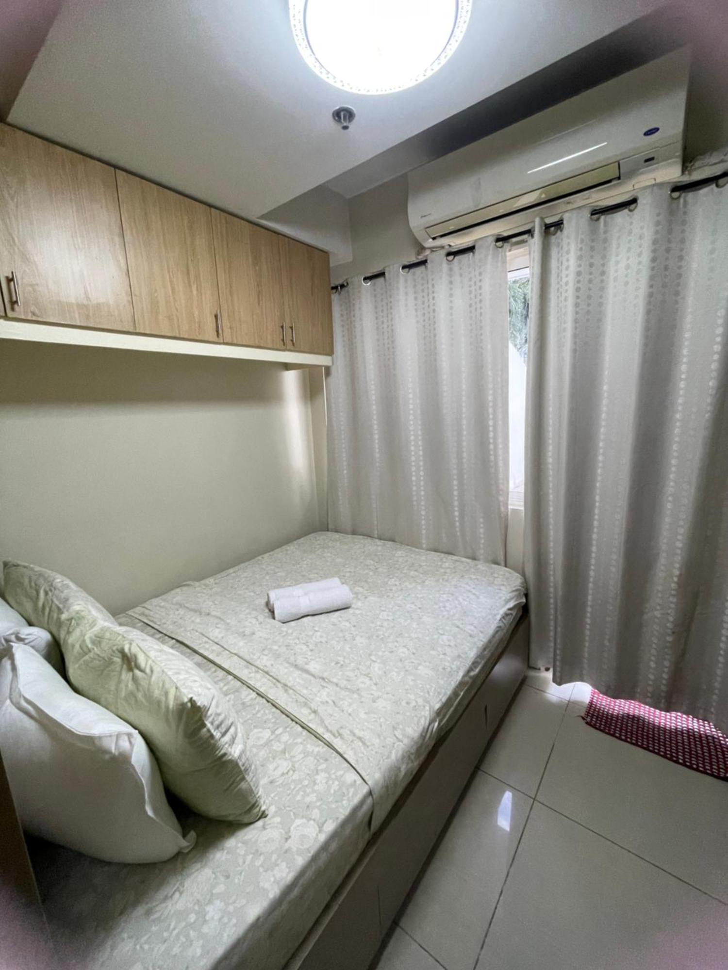 Unit 232d Pool View With Big Balcony Manila